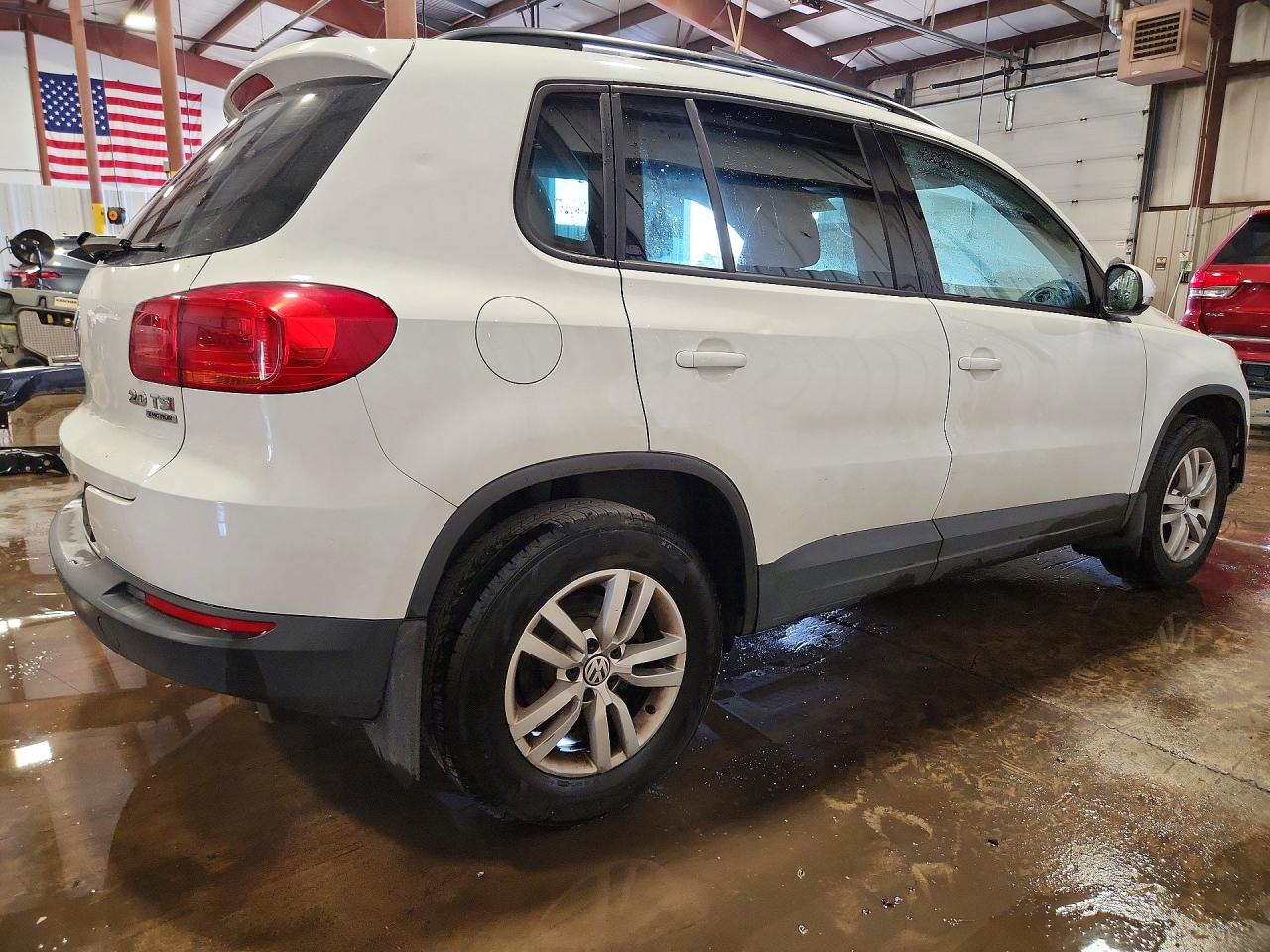 2015 Volkswagen Tiguan S Белый vin: WVGBV7AX9FW582633