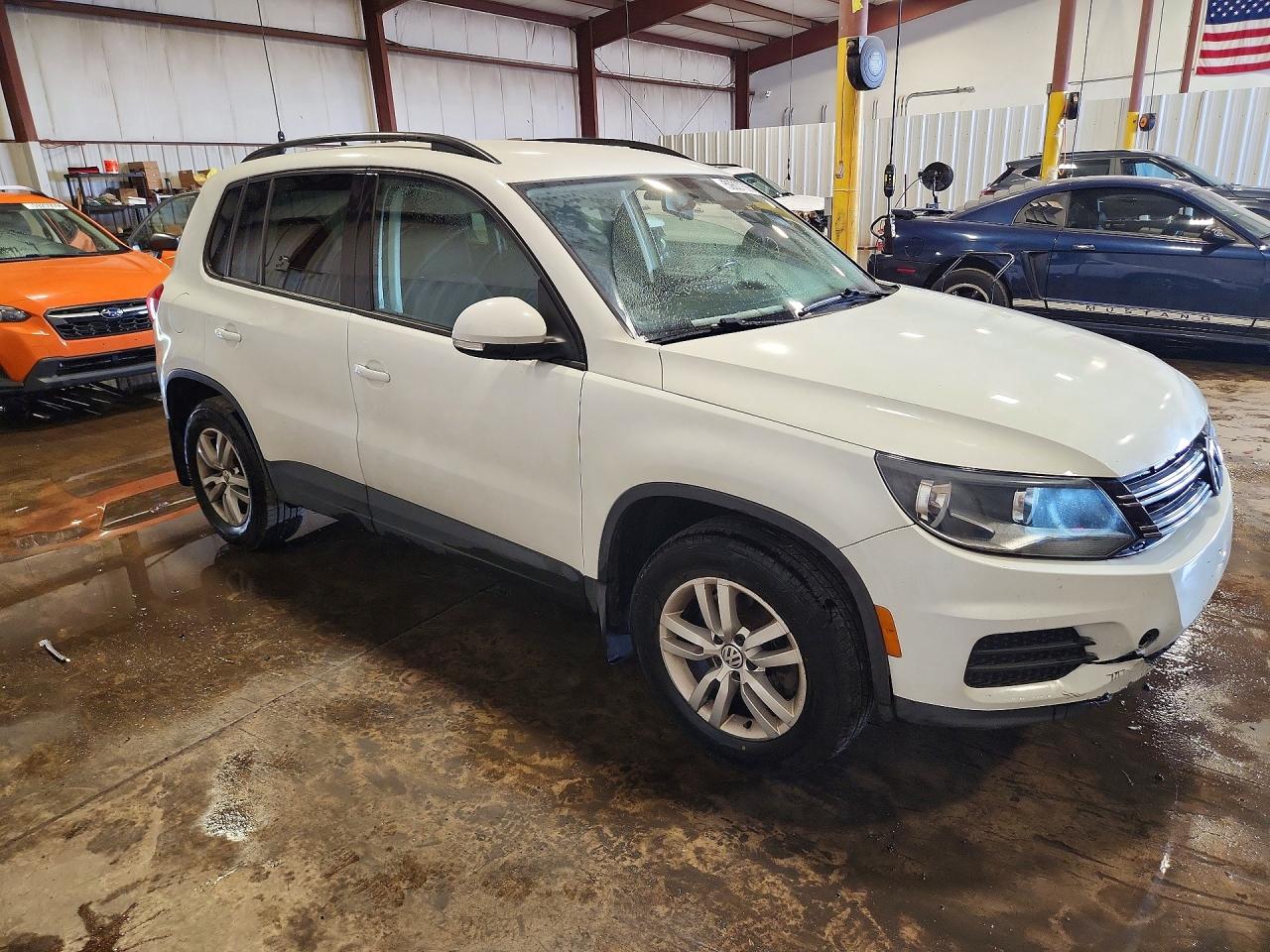 2015 Volkswagen Tiguan S Белый vin: WVGBV7AX9FW582633