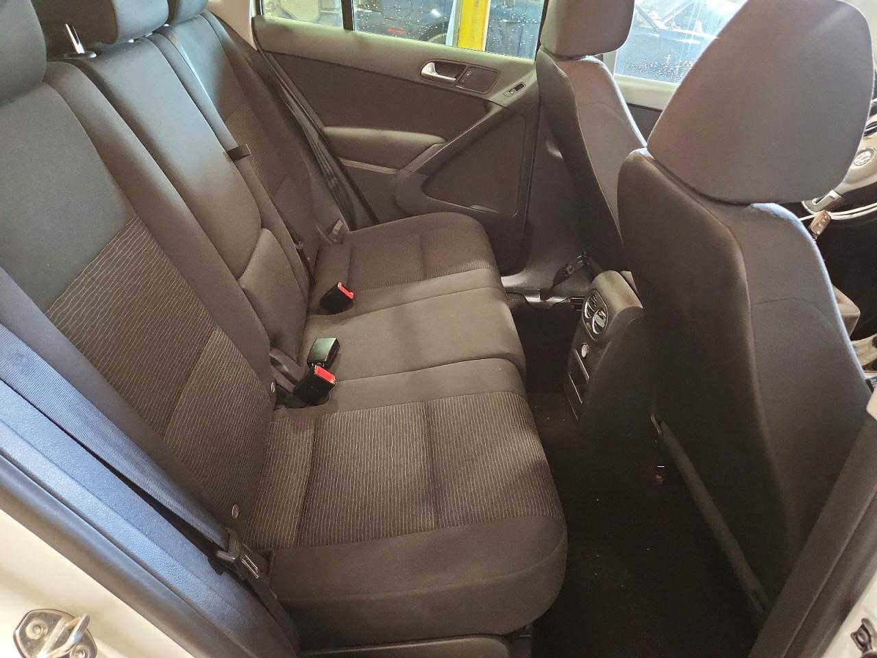 2015 Volkswagen Tiguan S Белый vin: WVGBV7AX9FW582633