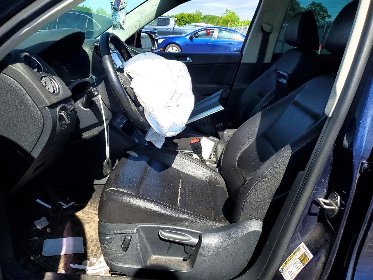 2015 Volkswagen Tiguan S Blue vin: WVGBV7AX9FW606039