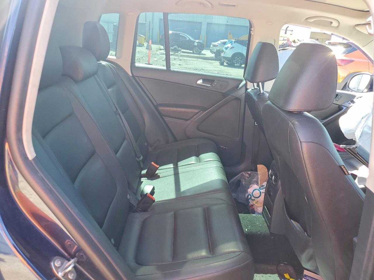 2015 Volkswagen Tiguan S Blue vin: WVGBV7AX9FW606039