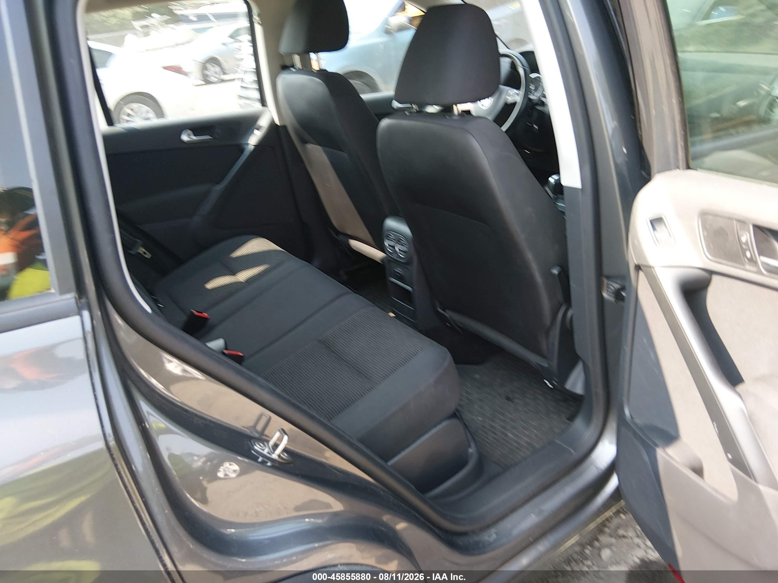 2015 Volkswagen Tiguan S Серый vin: WVGBV7AX9FW615419