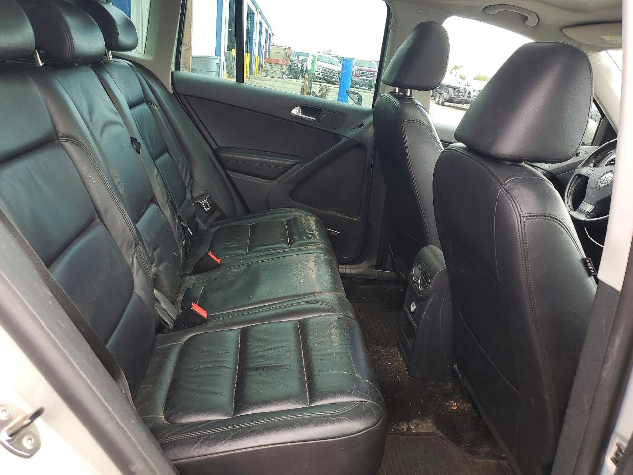 2010 Volkswagen Tiguan Se Silver vin: WVGBV7AXXAW525902