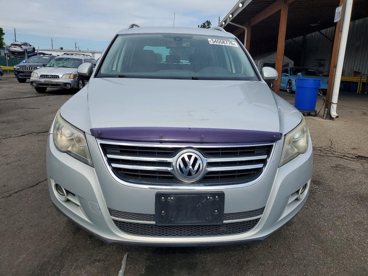 2010 Volkswagen Tiguan Se Silver vin: WVGBV7AXXAW525902