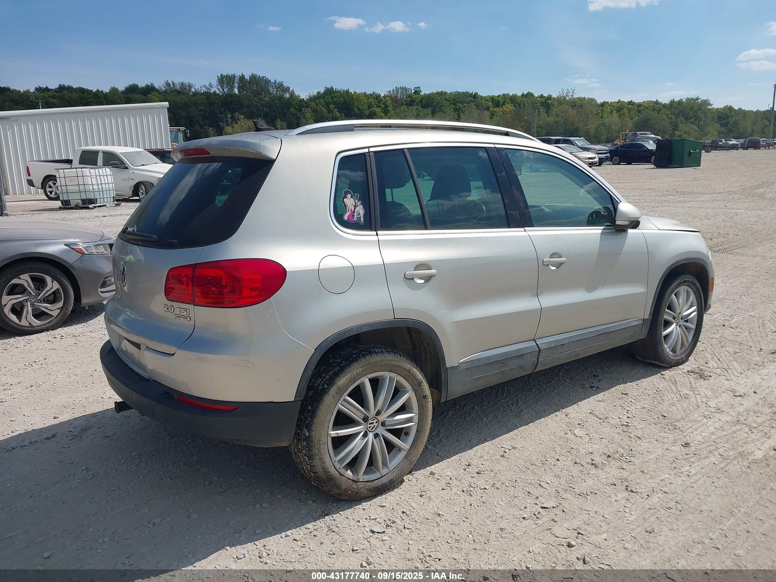 2012 Volkswagen Tiguan Se Серебряный vin: WVGBV7AXXCW606644