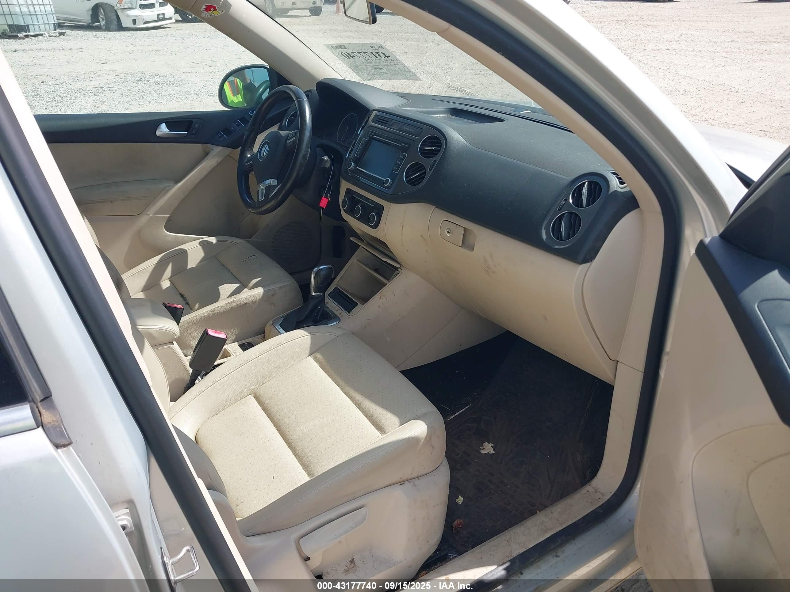 2012 Volkswagen Tiguan Se Серебряный vin: WVGBV7AXXCW606644