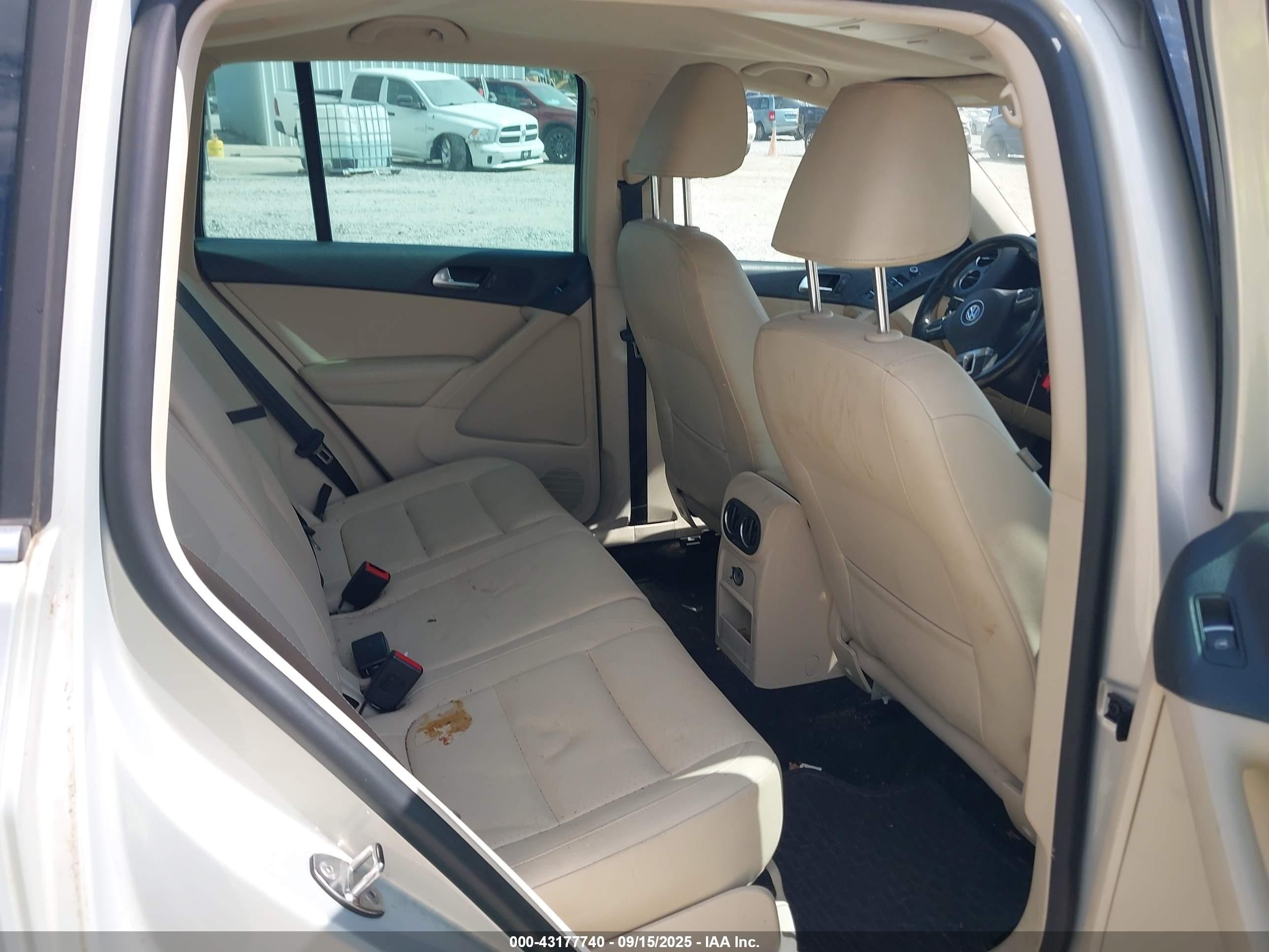 2012 Volkswagen Tiguan Se Серебряный vin: WVGBV7AXXCW606644