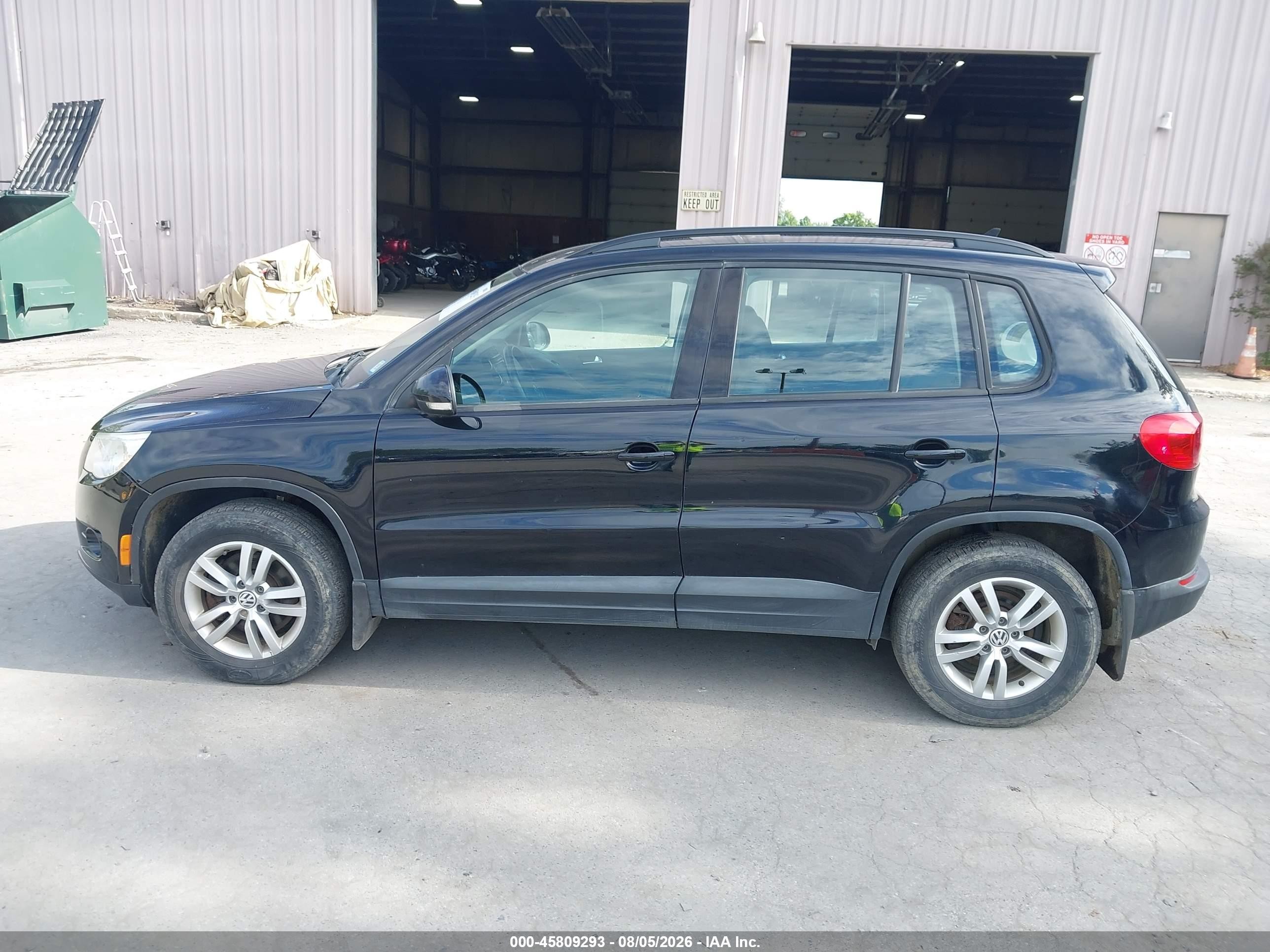 2015 Volkswagen Tiguan S Black vin: WVGBV7AXXFW582396