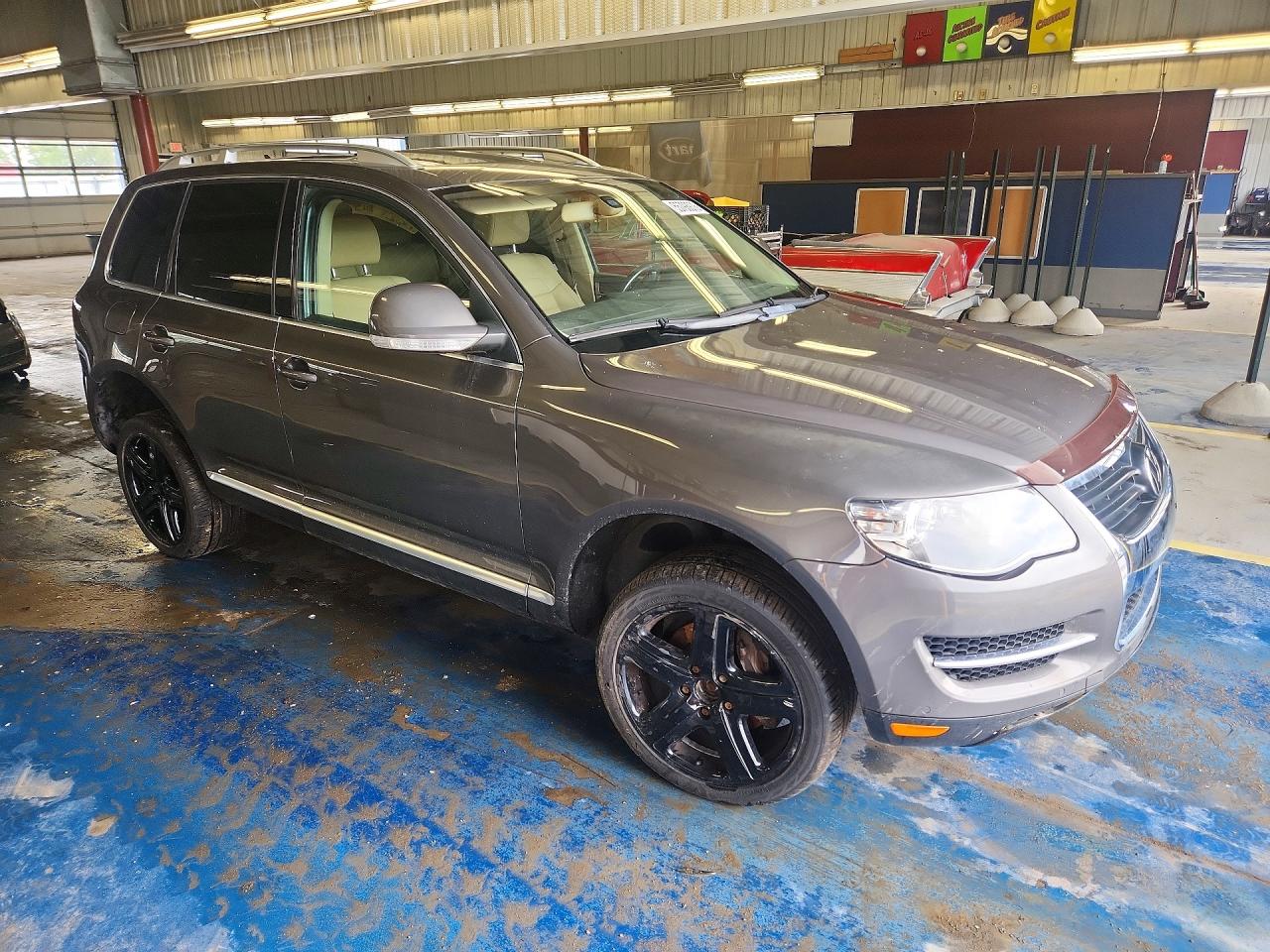 2008 Volkswagen Touareg 2 V8 Gray vin: WVGCB77L08D003352