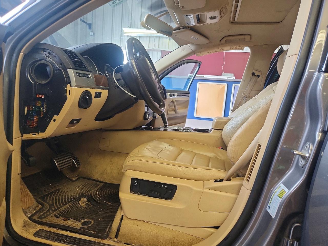 2008 Volkswagen Touareg 2 V8 Gray vin: WVGCB77L08D003352