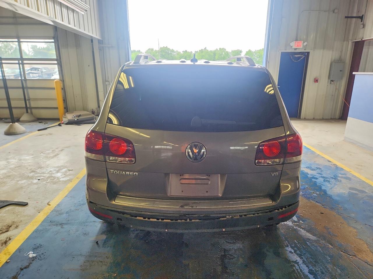 2008 Volkswagen Touareg 2 V8 Gray vin: WVGCB77L08D003352