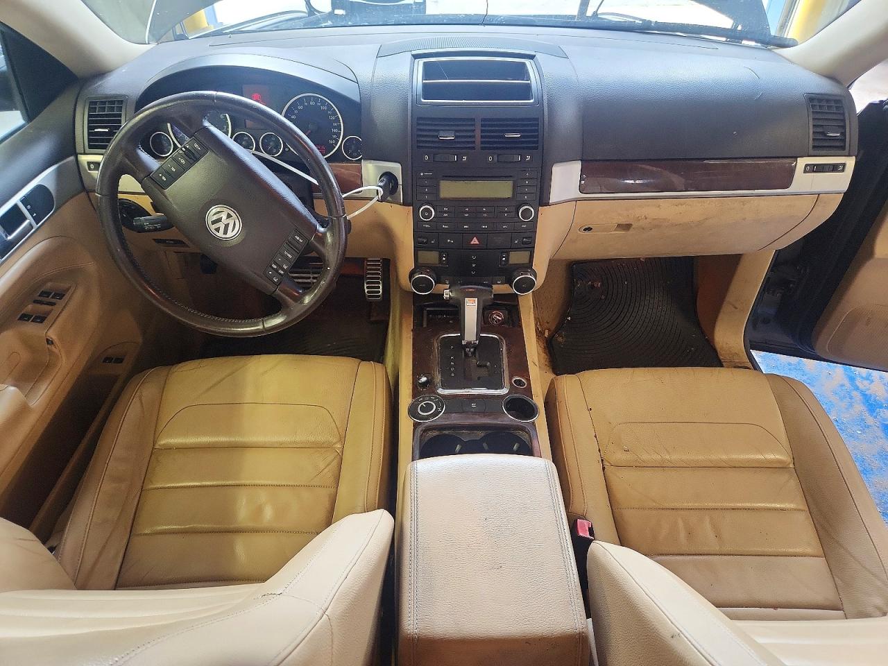 2008 Volkswagen Touareg 2 V8 Gray vin: WVGCB77L08D003352