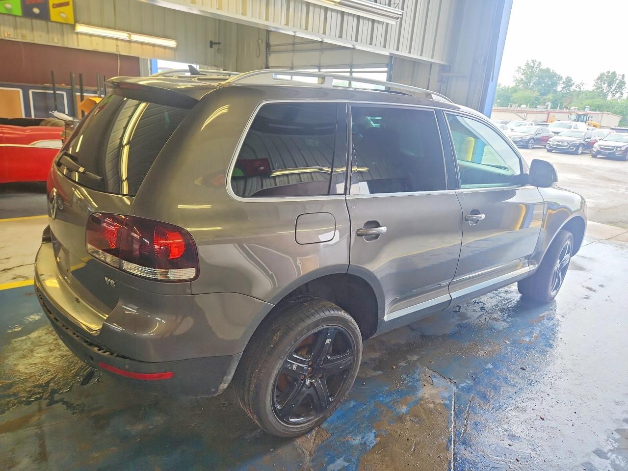 2008 Volkswagen Touareg 2 V8 Gray vin: WVGCB77L08D003352