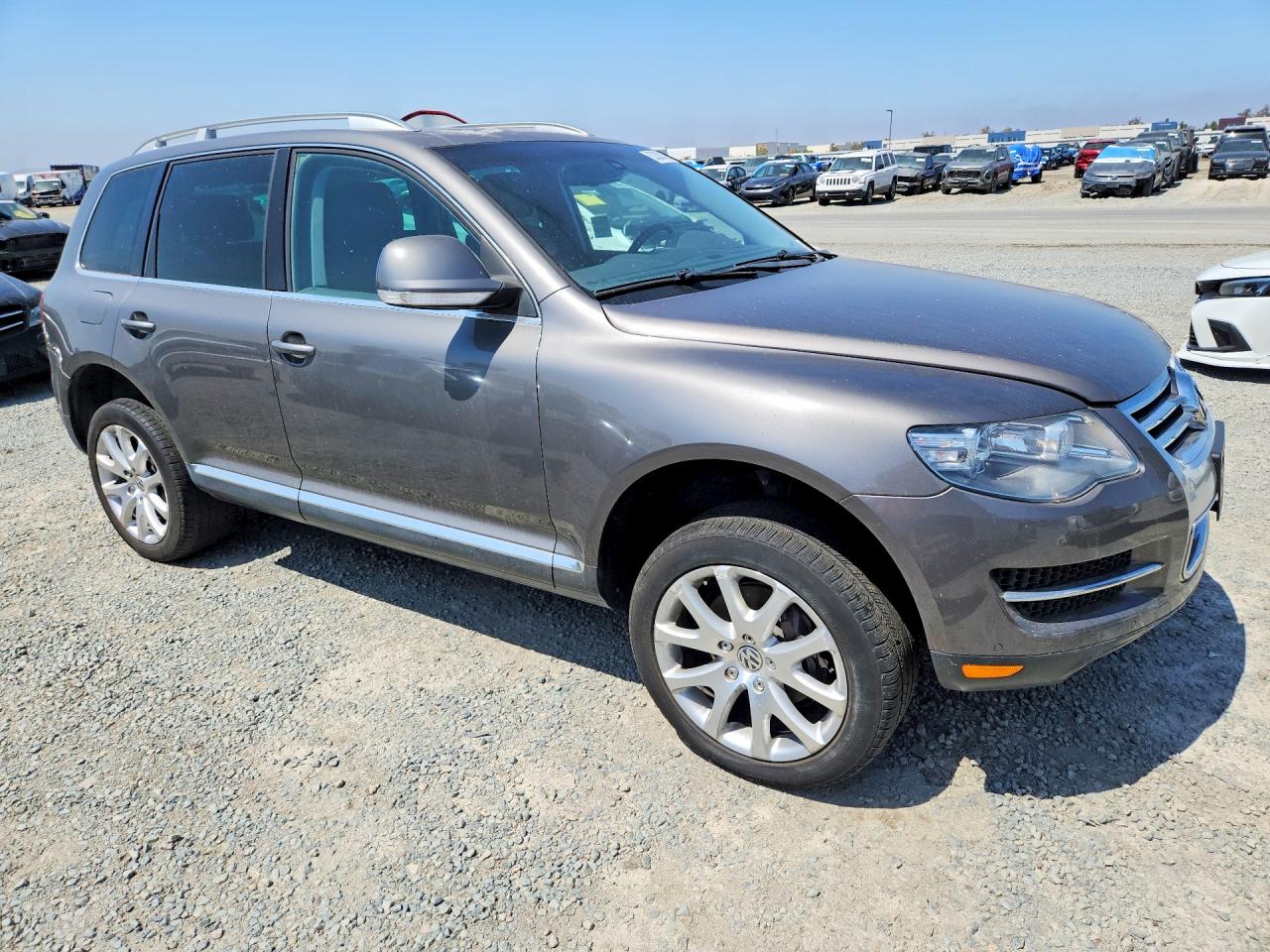 2008 Volkswagen Touareg 2 V8 Gray vin: WVGCB77L18D047487