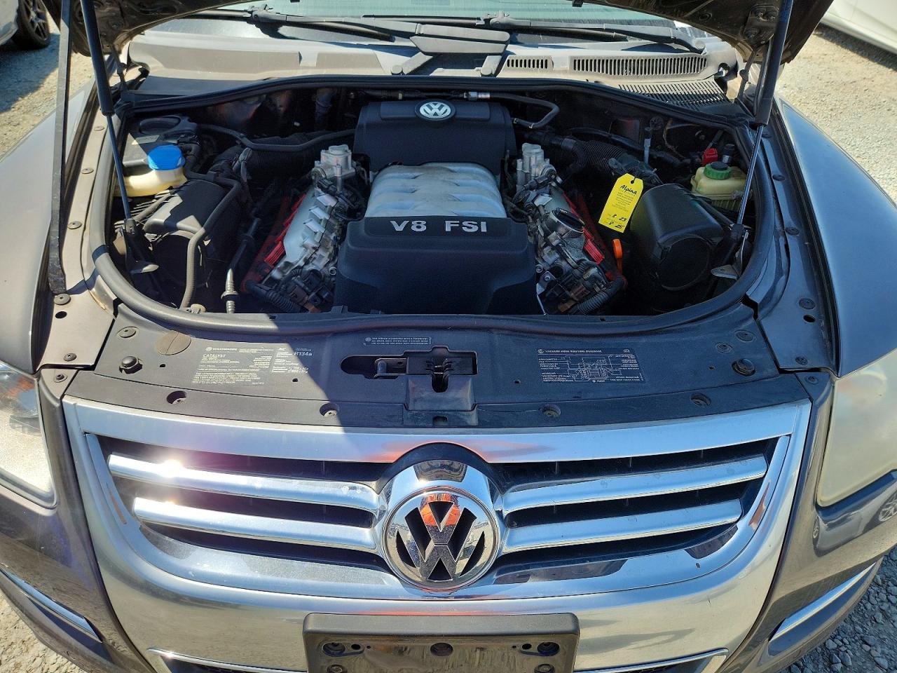 2008 Volkswagen Touareg 2 V8 Gray vin: WVGCB77L18D047487