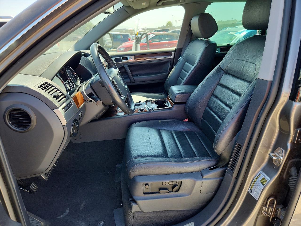 2008 Volkswagen Touareg 2 V8 Gray vin: WVGCB77L18D047487