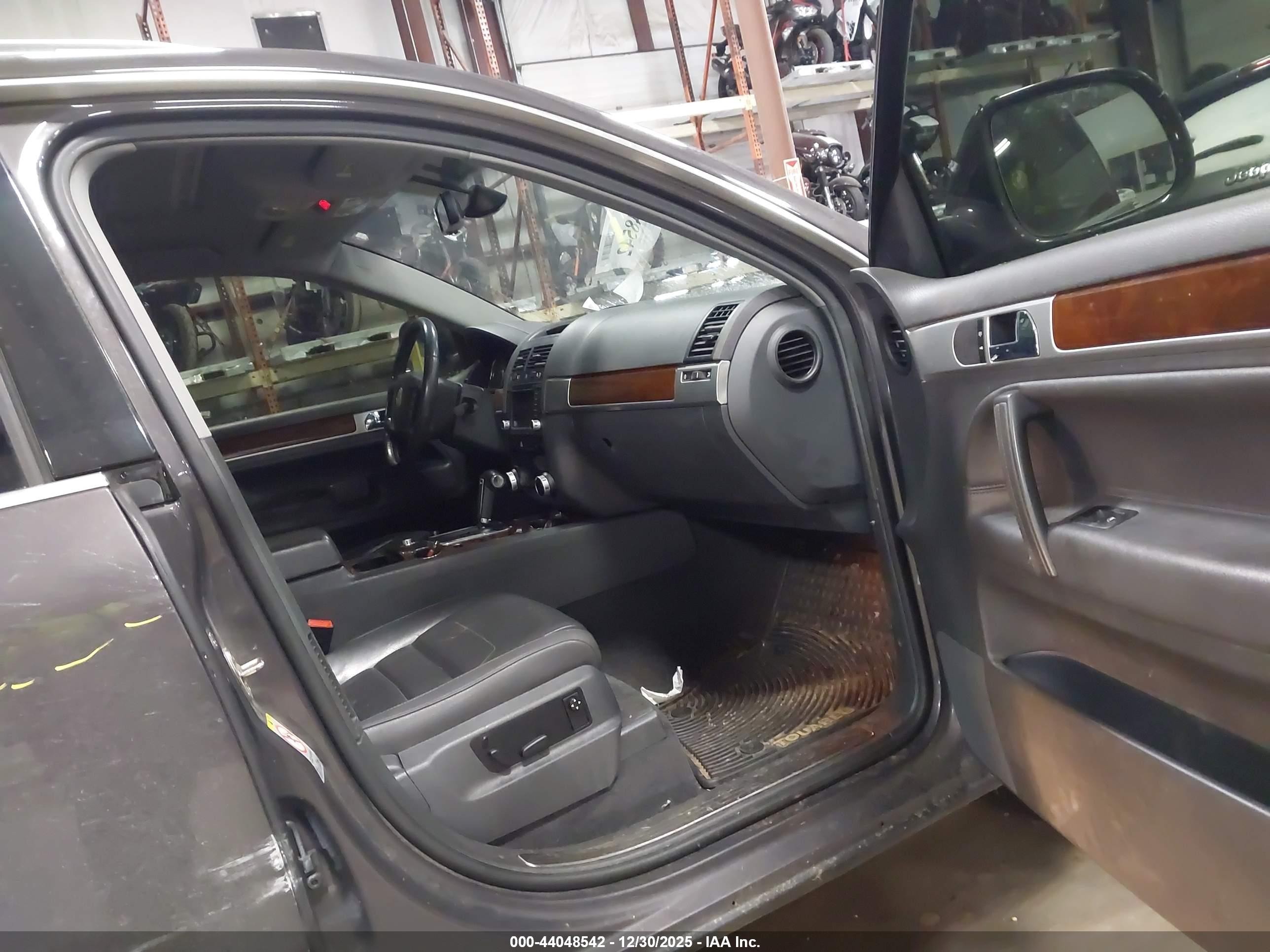 2008 Volkswagen Touareg 2 V8 Fsi Gray vin: WVGCB77L88D036924