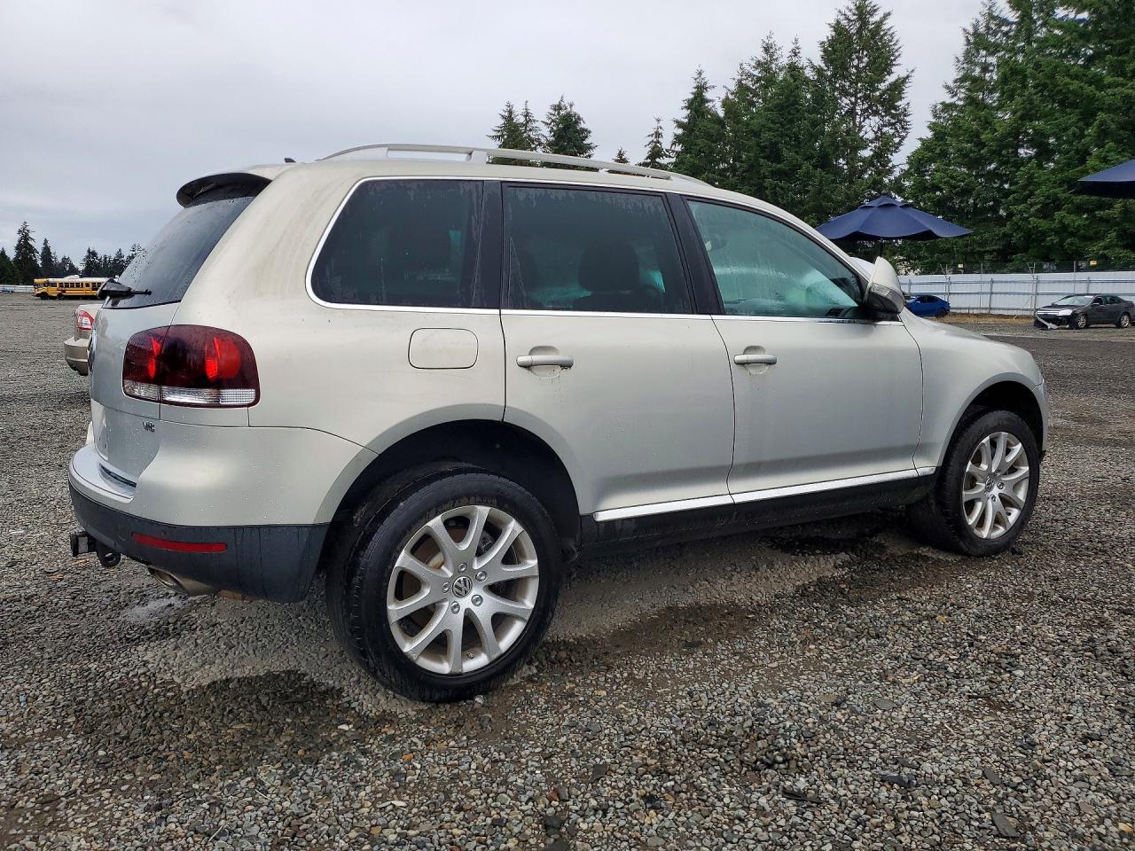 2008 Volkswagen Touareg 2 V8 Серебряный vin: WVGCB77LX8D023074