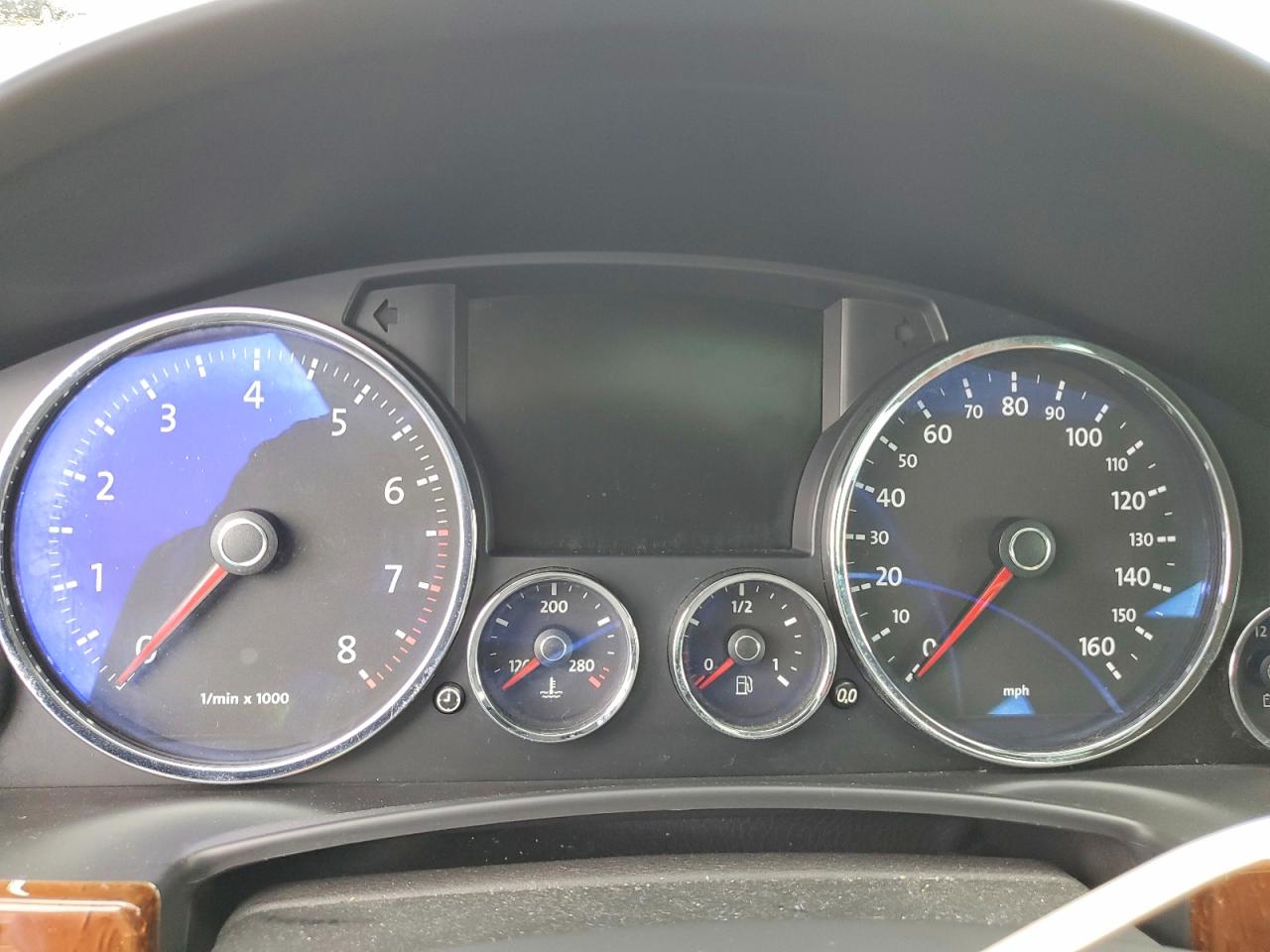 2008 Volkswagen Touareg 2 V8 Серебряный vin: WVGCB77LX8D023074