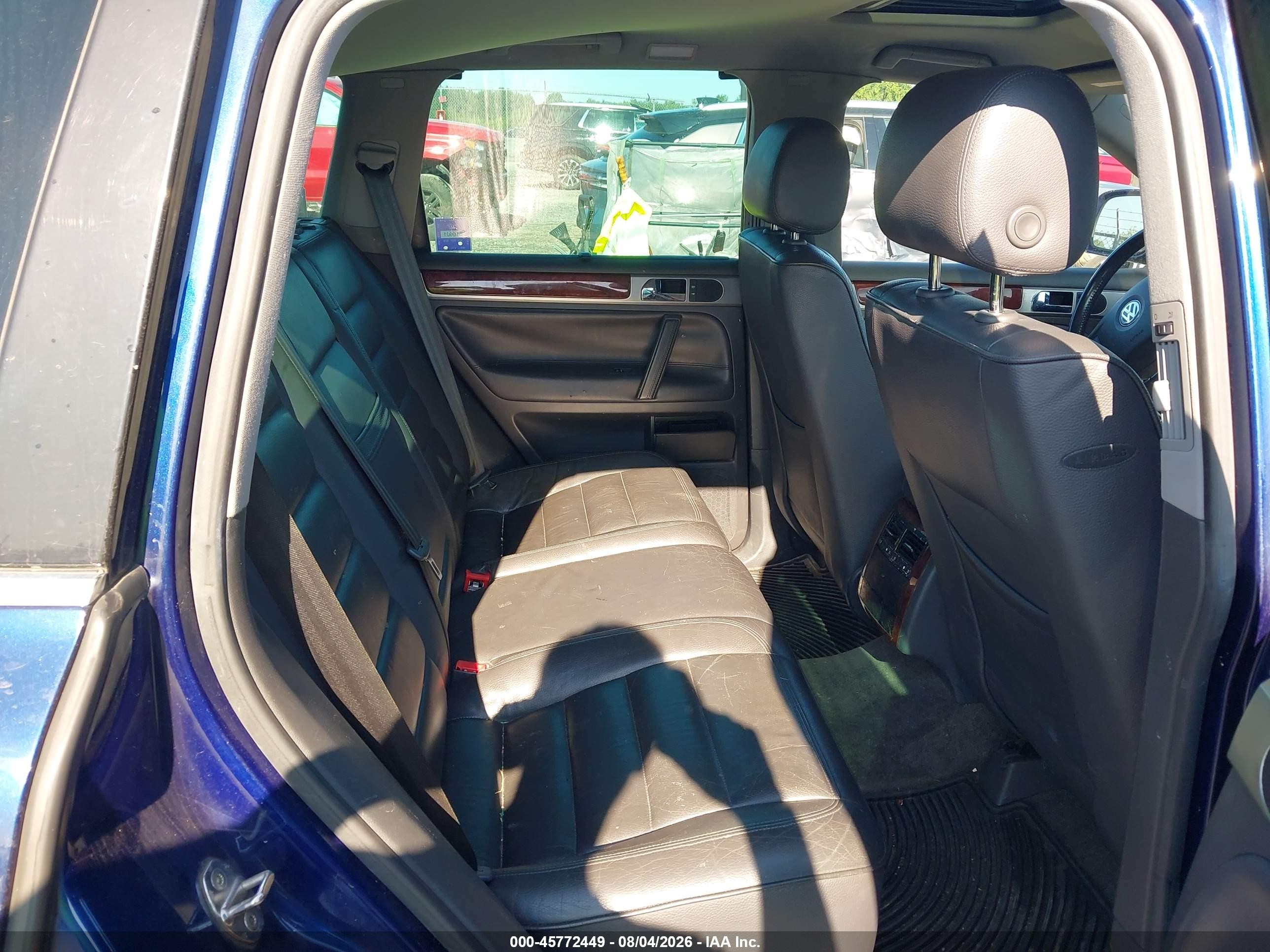 2004 Volkswagen Touareg V8 Blue vin: WVGCM67L64D013611