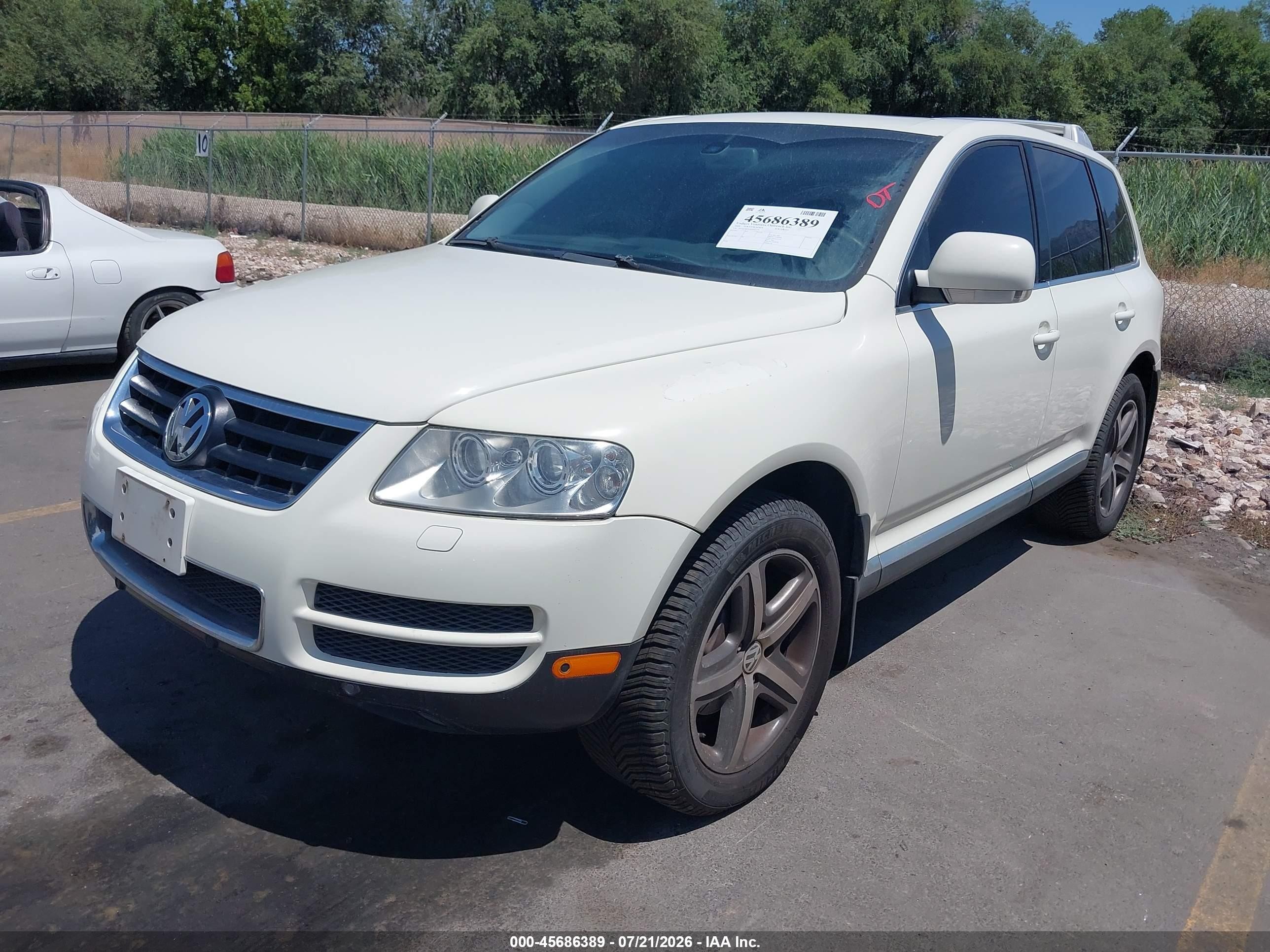 2004 Volkswagen Touareg V8 White vin: WVGCM67L84D021239