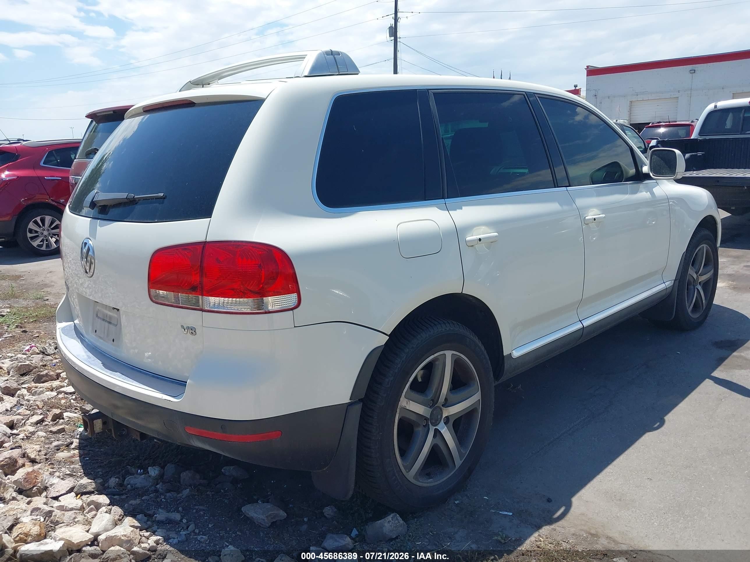 2004 Volkswagen Touareg V8 White vin: WVGCM67L84D021239