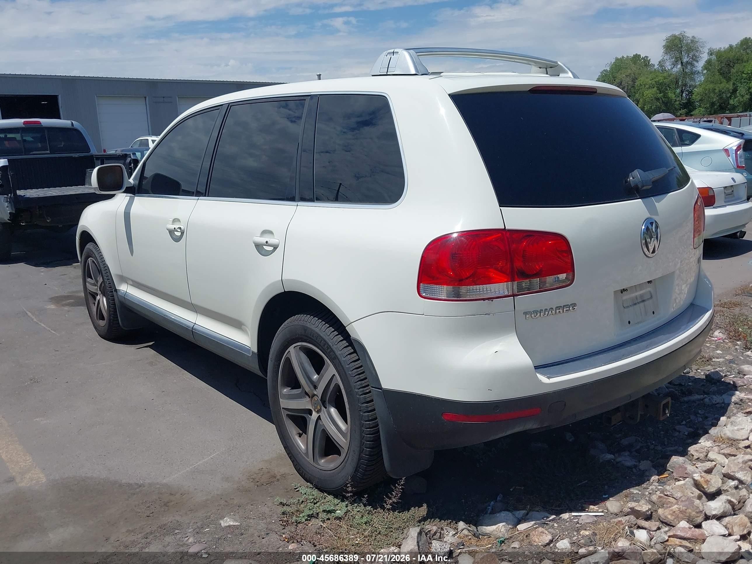 2004 Volkswagen Touareg V8 White vin: WVGCM67L84D021239