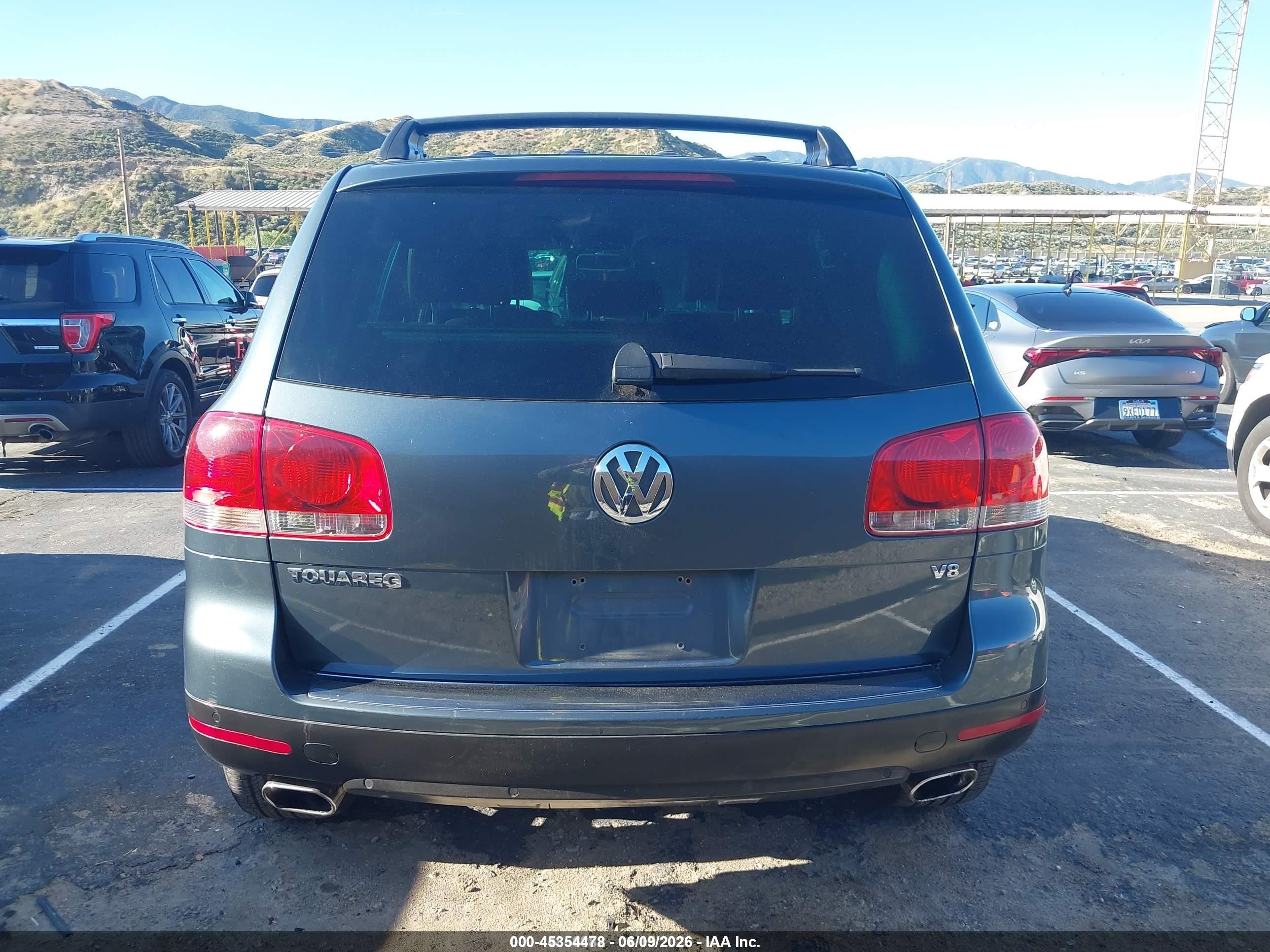 2004 Volkswagen Touareg V8 Light Blue vin: WVGCM77L44D045494