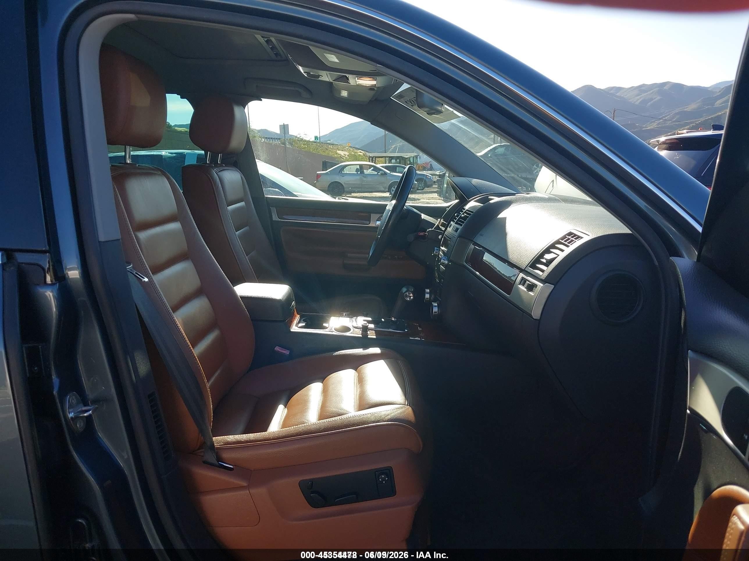 2004 Volkswagen Touareg V8 Light Blue vin: WVGCM77L44D045494