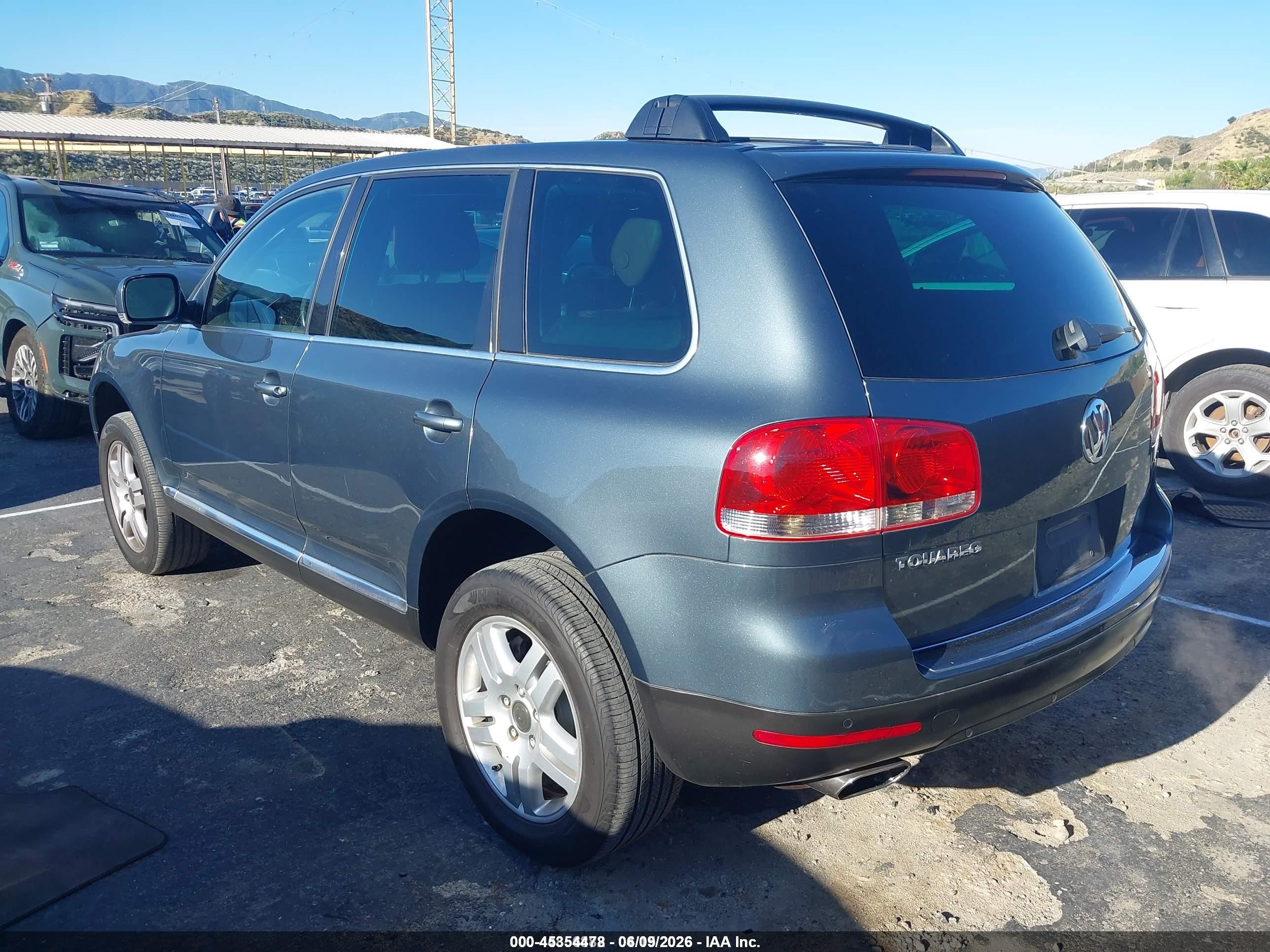 2004 Volkswagen Touareg V8 Light Blue vin: WVGCM77L44D045494
