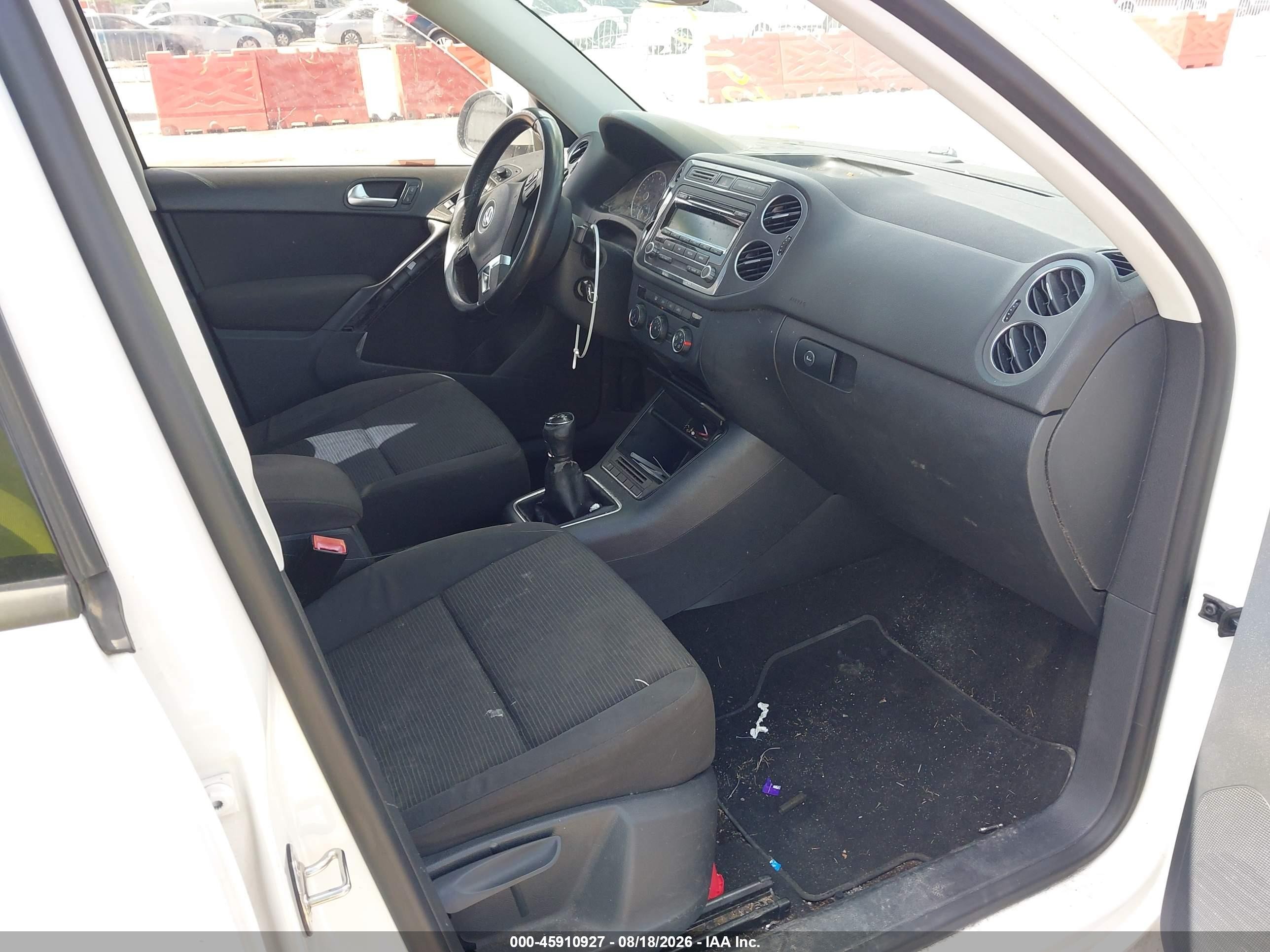 2013 Volkswagen Tiguan S White vin: WVGCV3AX5DW593431
