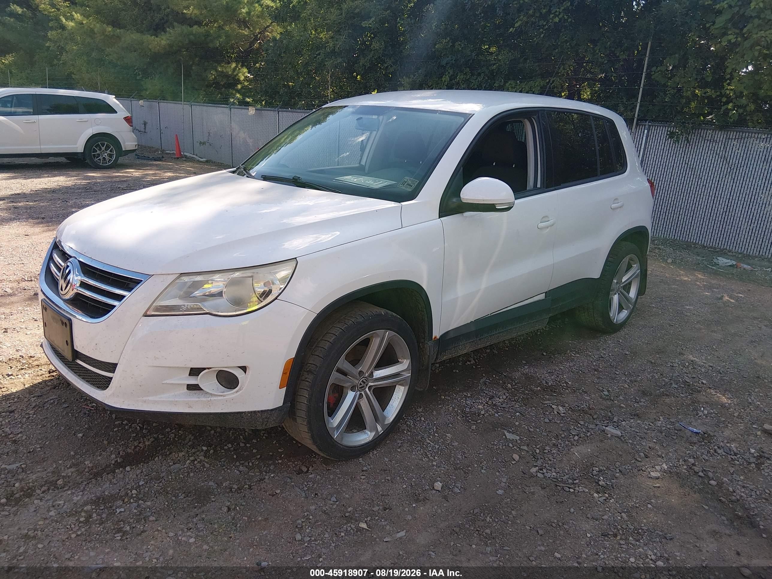 2009 Volkswagen Tiguan S Белый vin: WVGCV75N49W524883