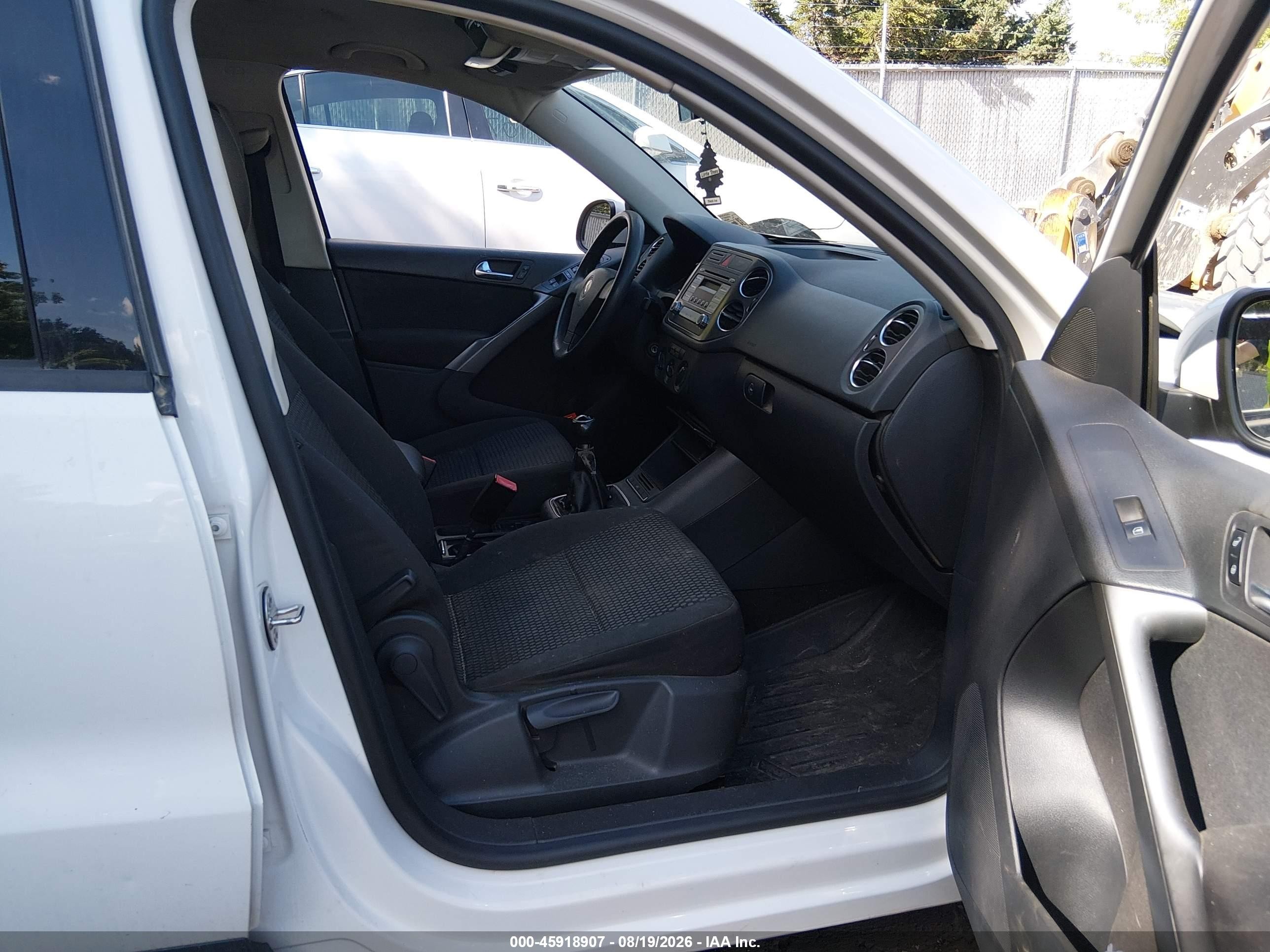 2009 Volkswagen Tiguan S Белый vin: WVGCV75N49W524883