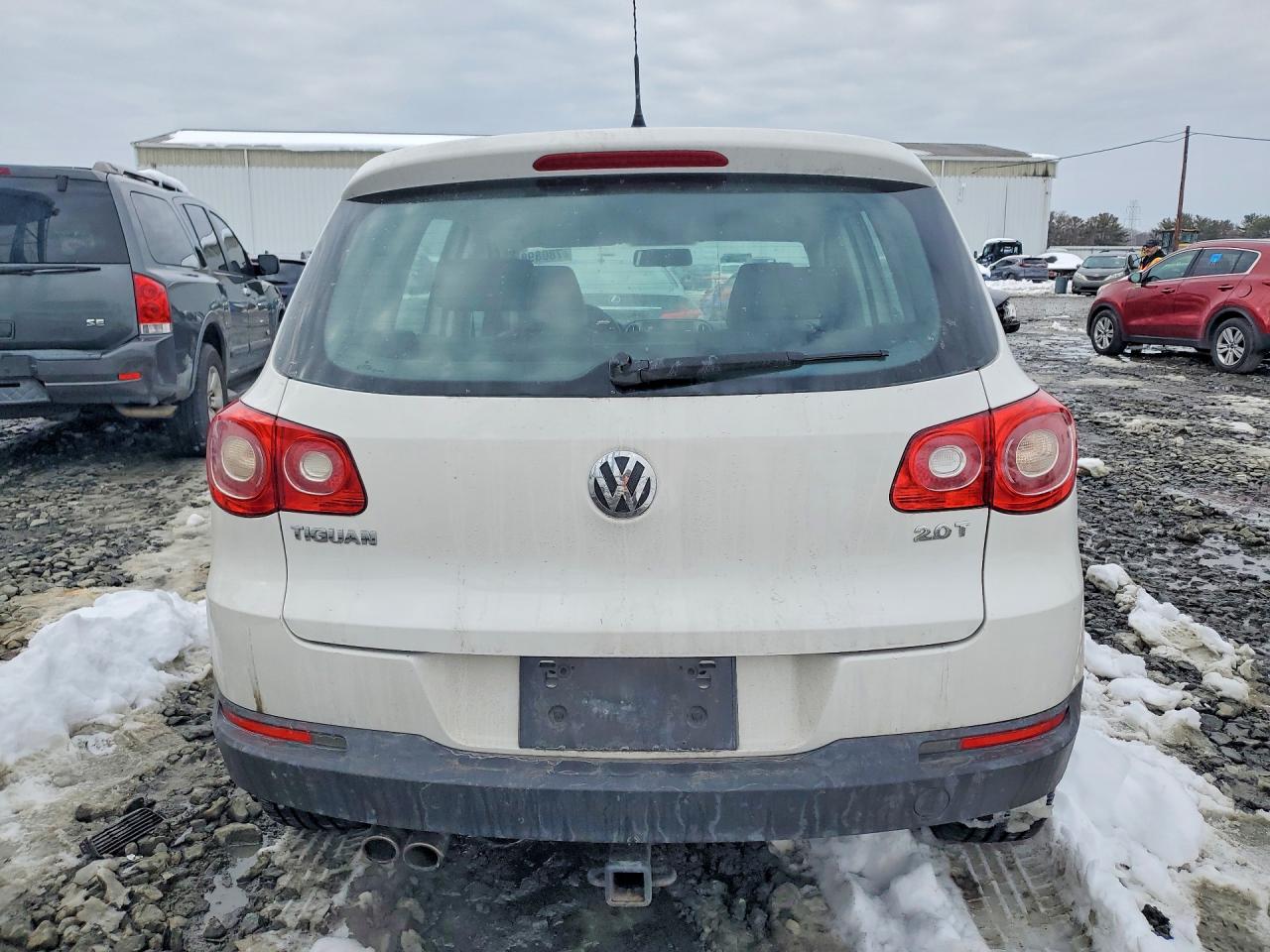 2009 Volkswagen Tiguan S White vin: WVGCV75N79W517653