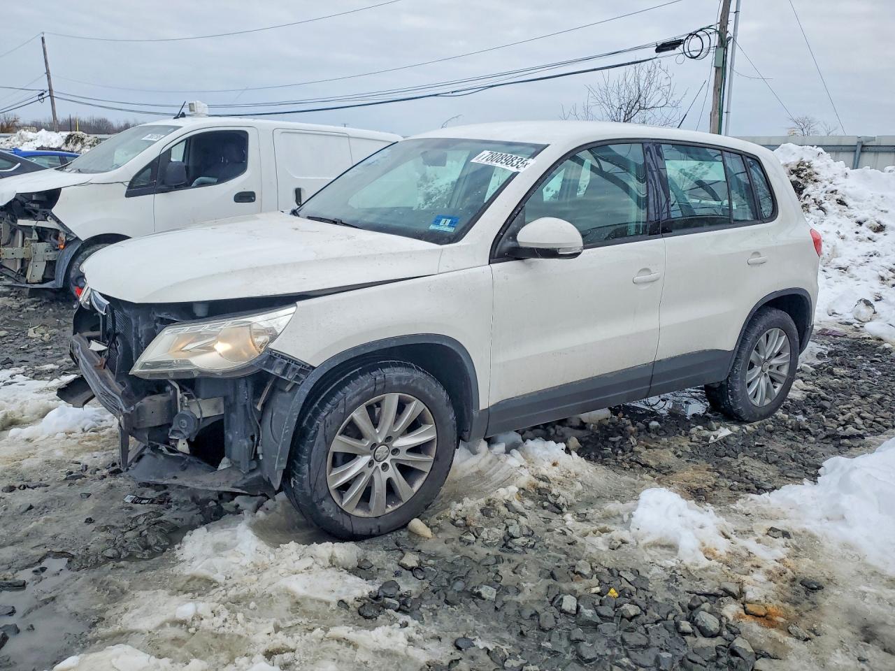 2009 Volkswagen Tiguan S White vin: WVGCV75N79W517653