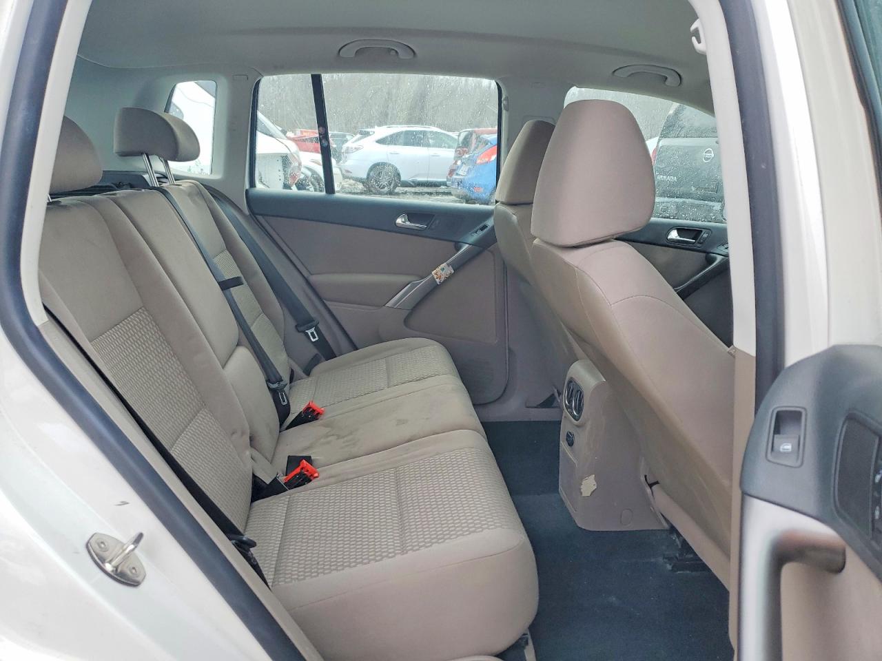2009 Volkswagen Tiguan S White vin: WVGCV75N79W517653