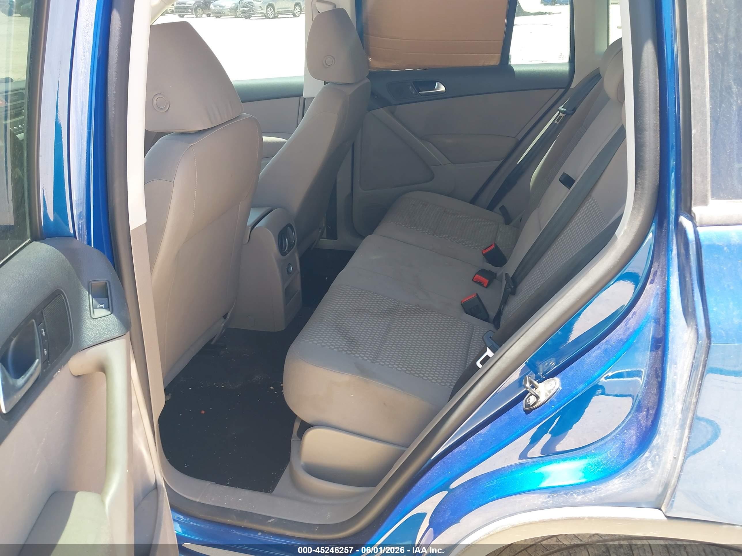 2010 Volkswagen Tiguan S Blue vin: WVGCV7AX0AW003767