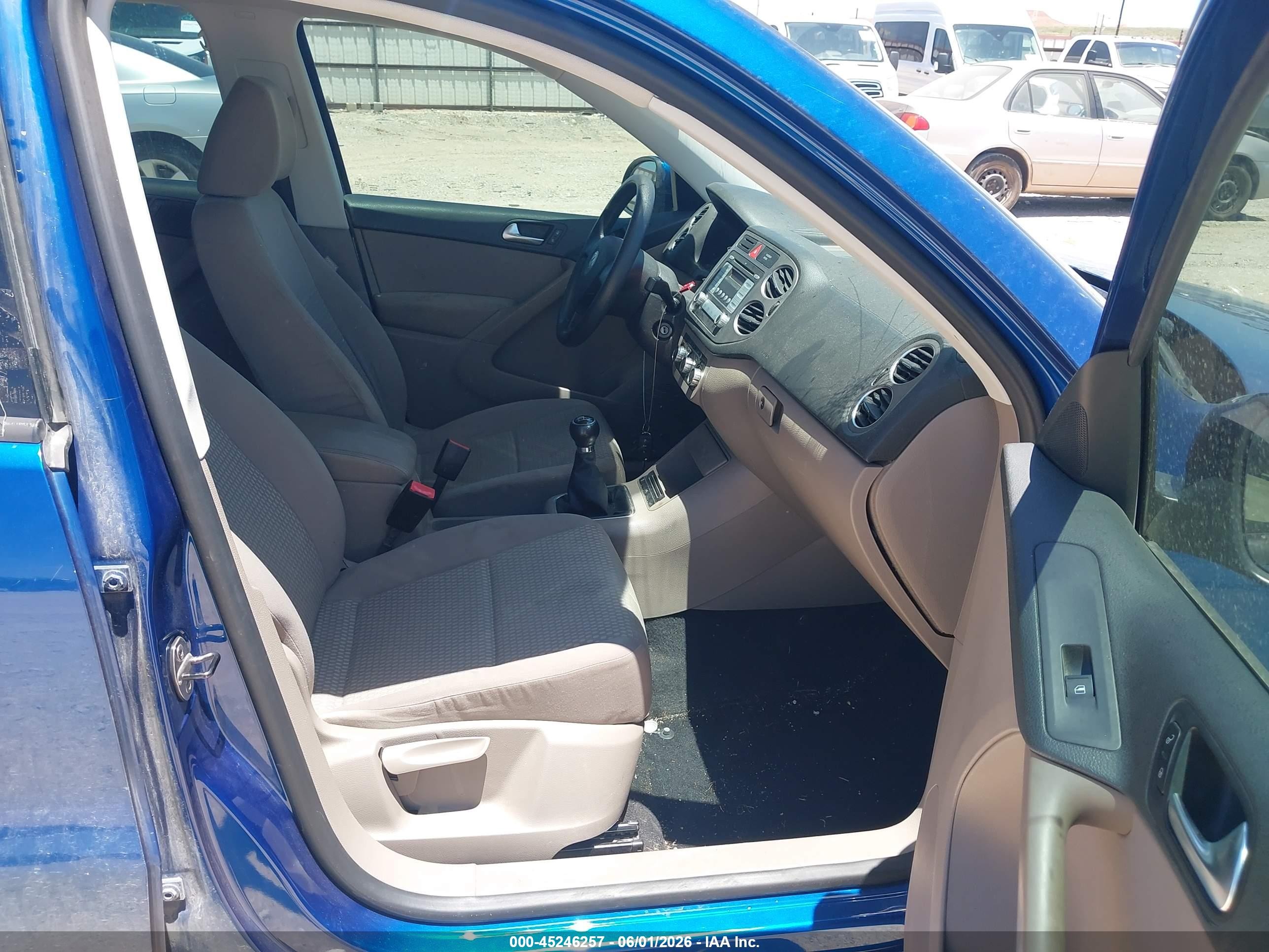 2010 Volkswagen Tiguan S Blue vin: WVGCV7AX0AW003767