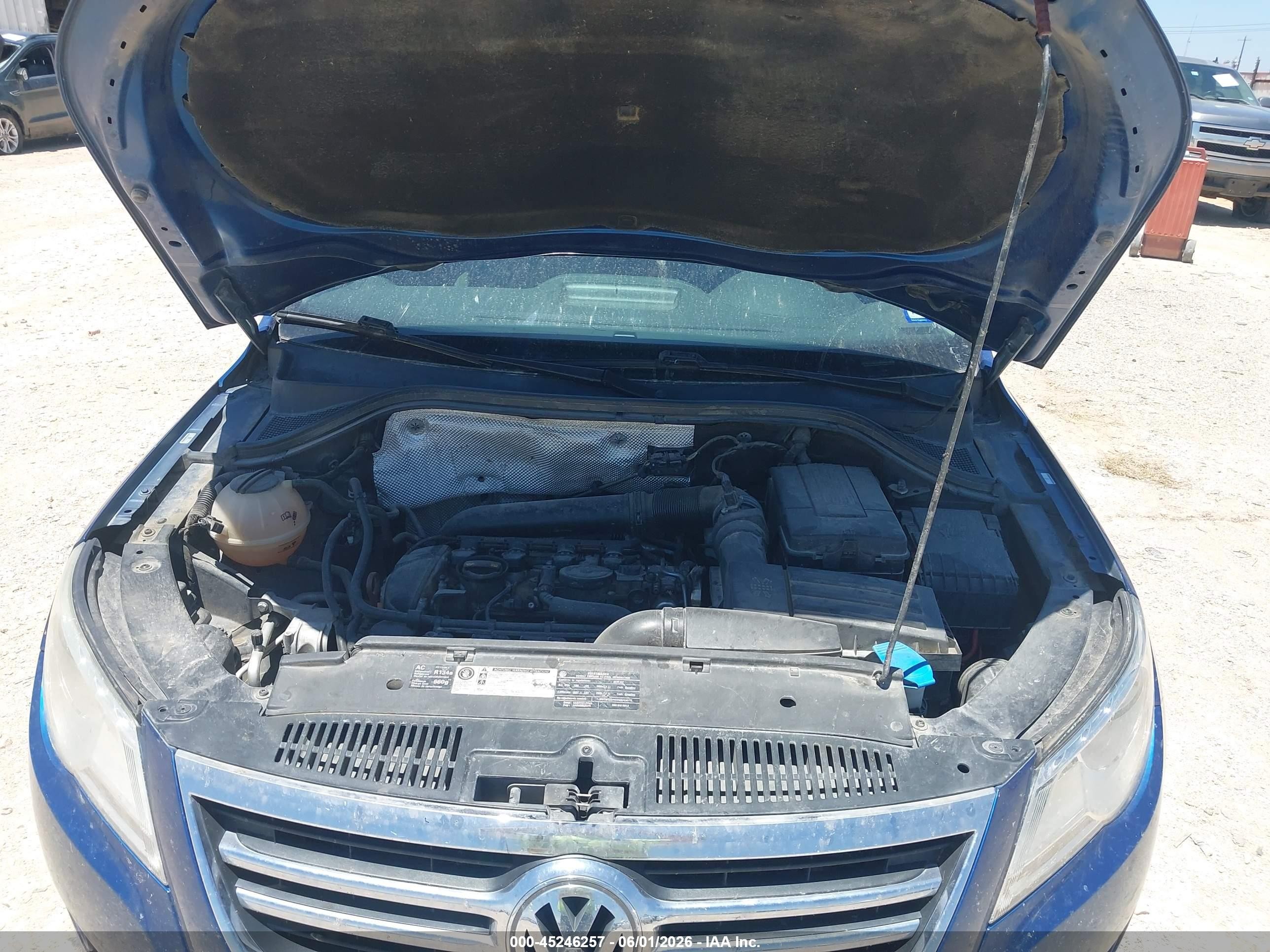 2010 Volkswagen Tiguan S Blue vin: WVGCV7AX0AW003767
