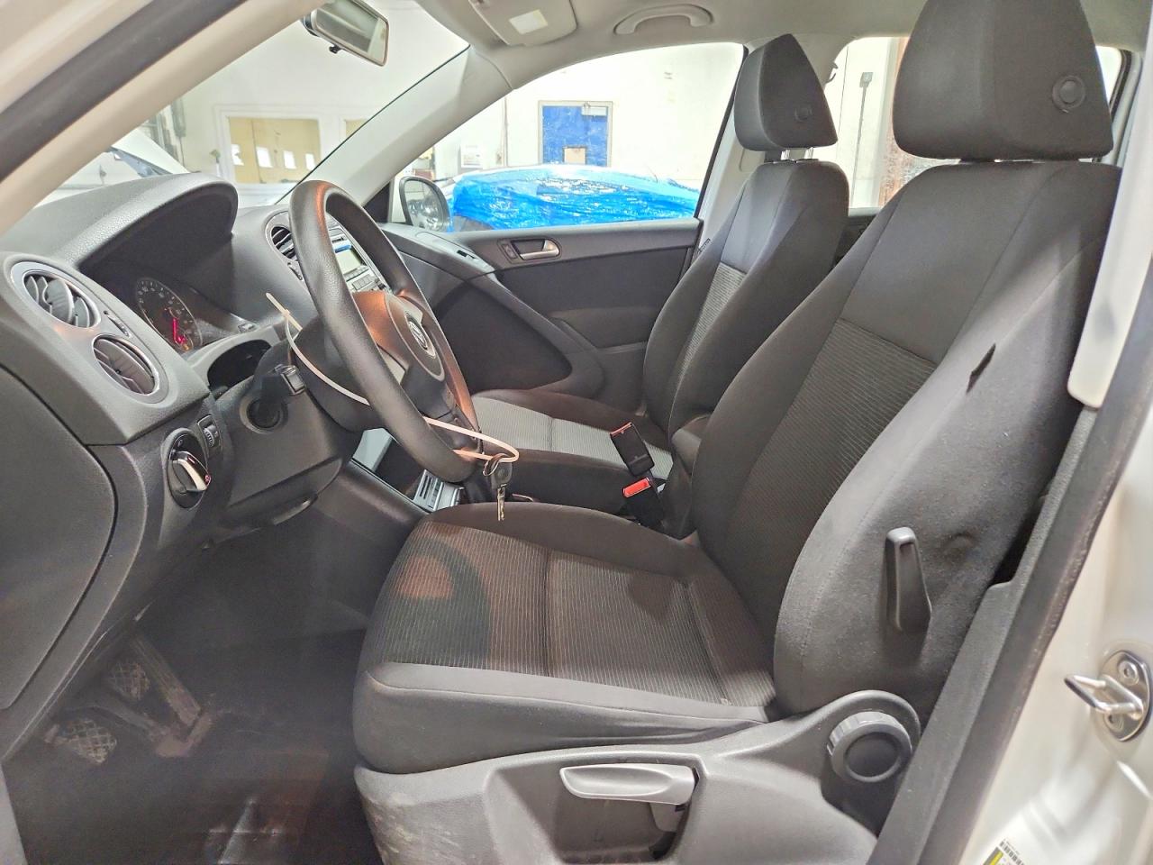 2012 Volkswagen Tiguan S White vin: WVGCV7AX7CW504710