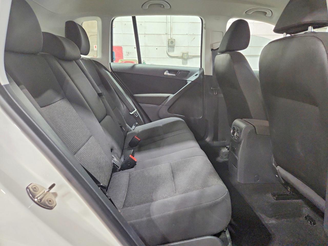 2012 Volkswagen Tiguan S White vin: WVGCV7AX7CW504710