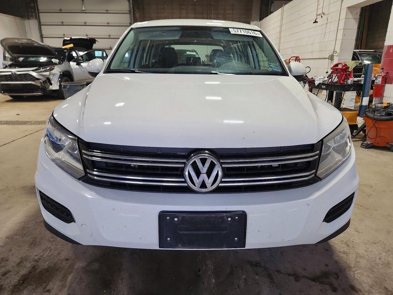 2012 Volkswagen Tiguan S White vin: WVGCV7AX7CW504710