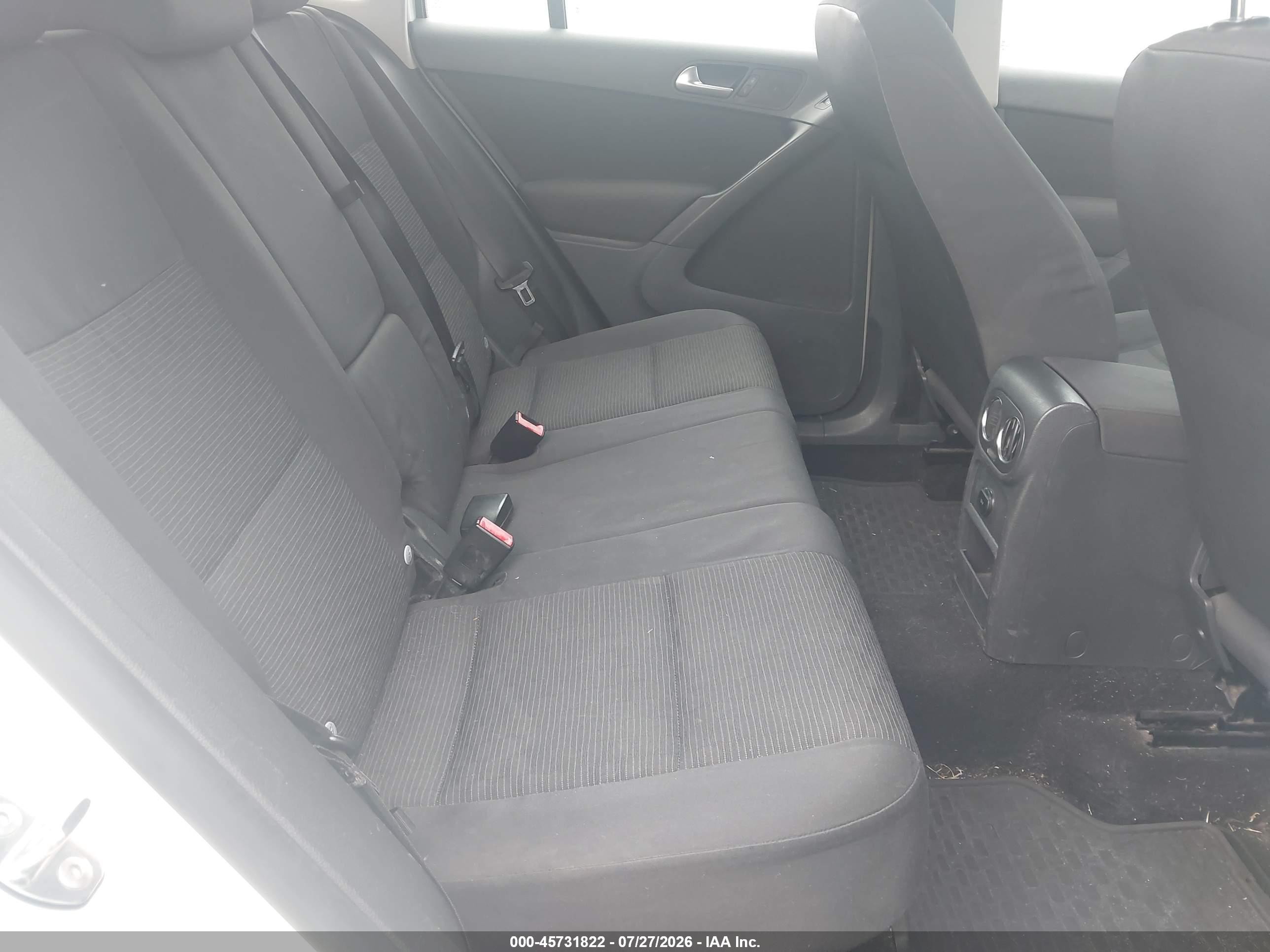 2013 Volkswagen Tiguan S White vin: WVGCV7AX8DW519668