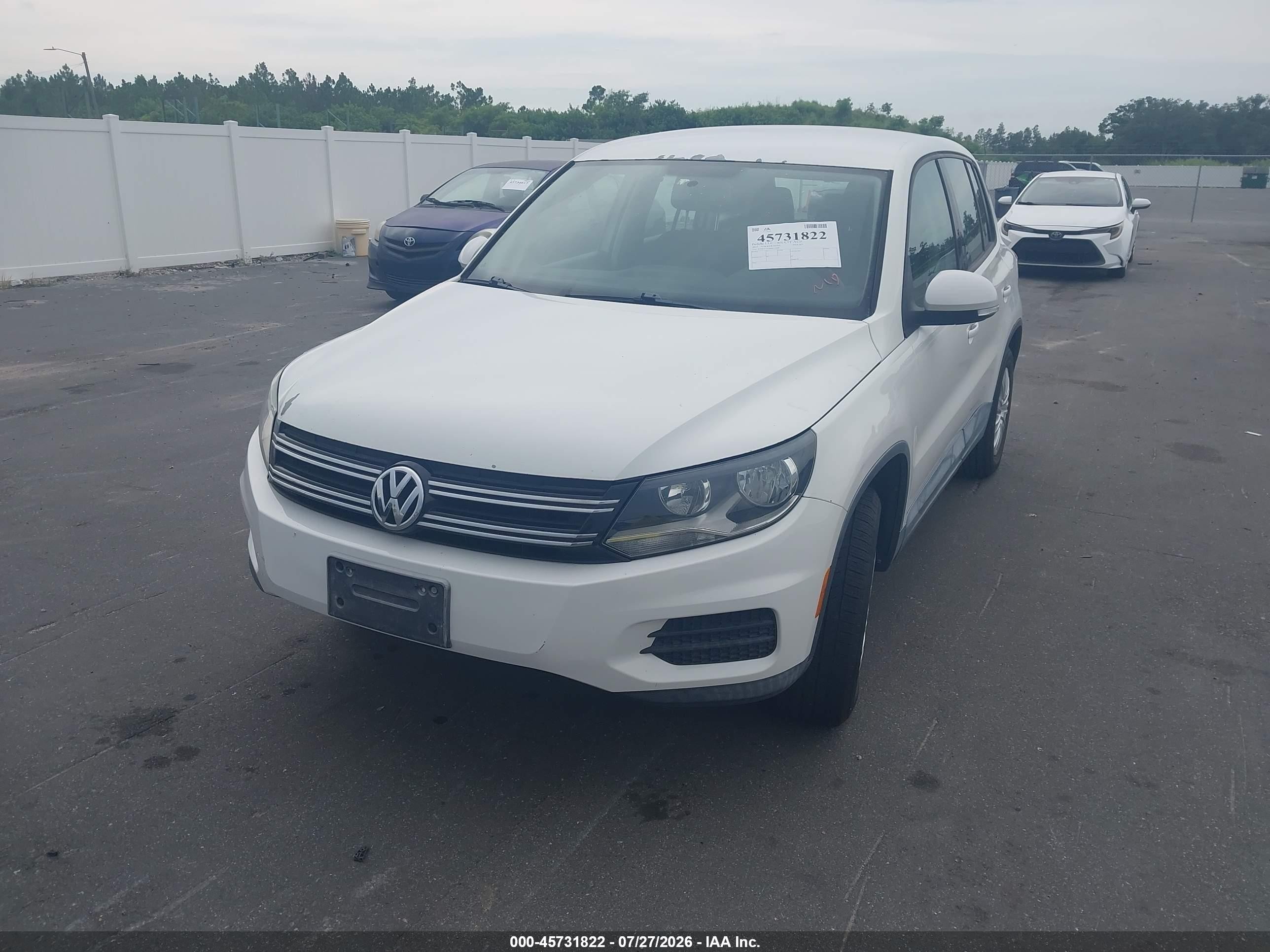 2013 Volkswagen Tiguan S White vin: WVGCV7AX8DW519668