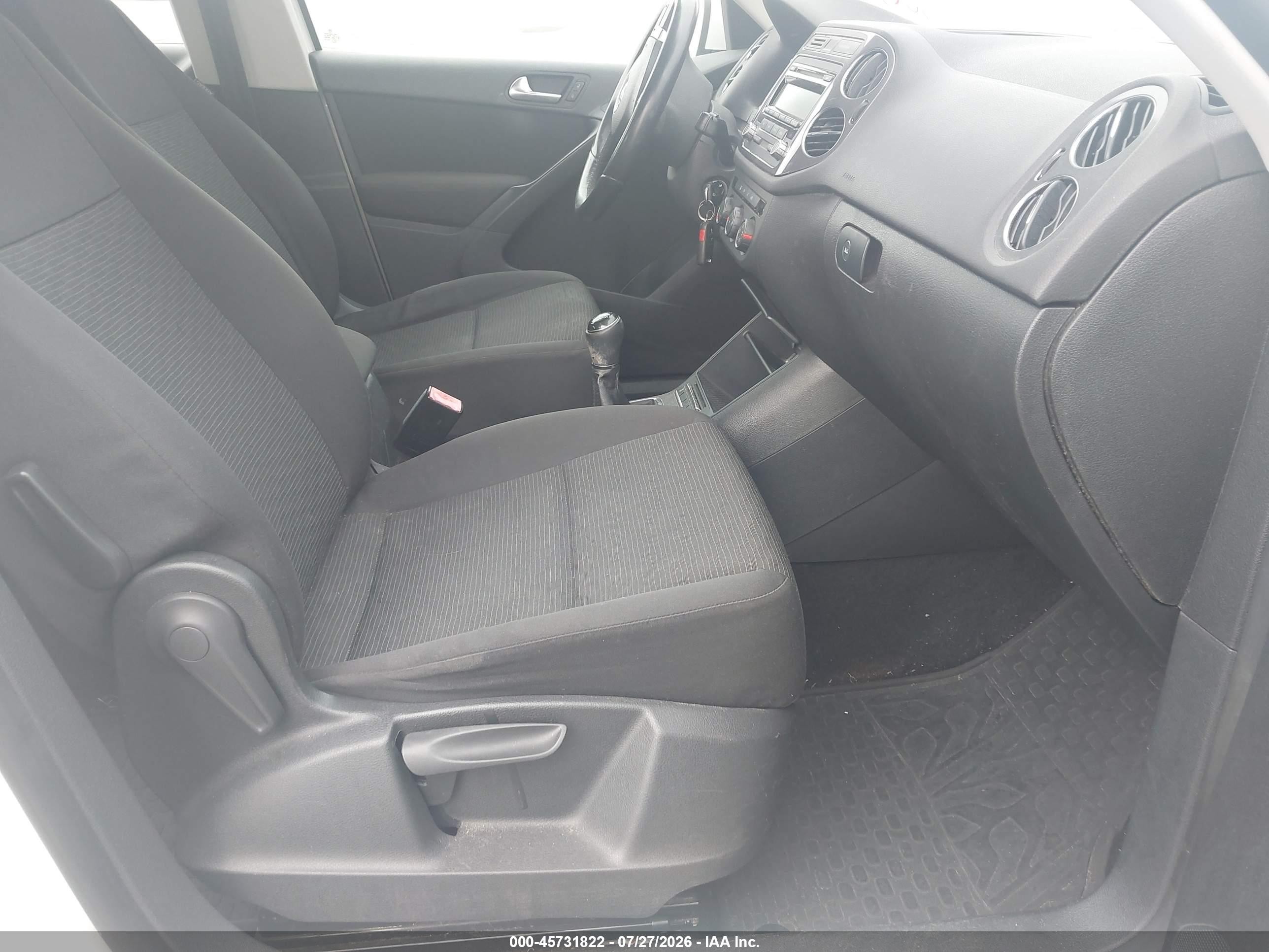 2013 Volkswagen Tiguan S White vin: WVGCV7AX8DW519668