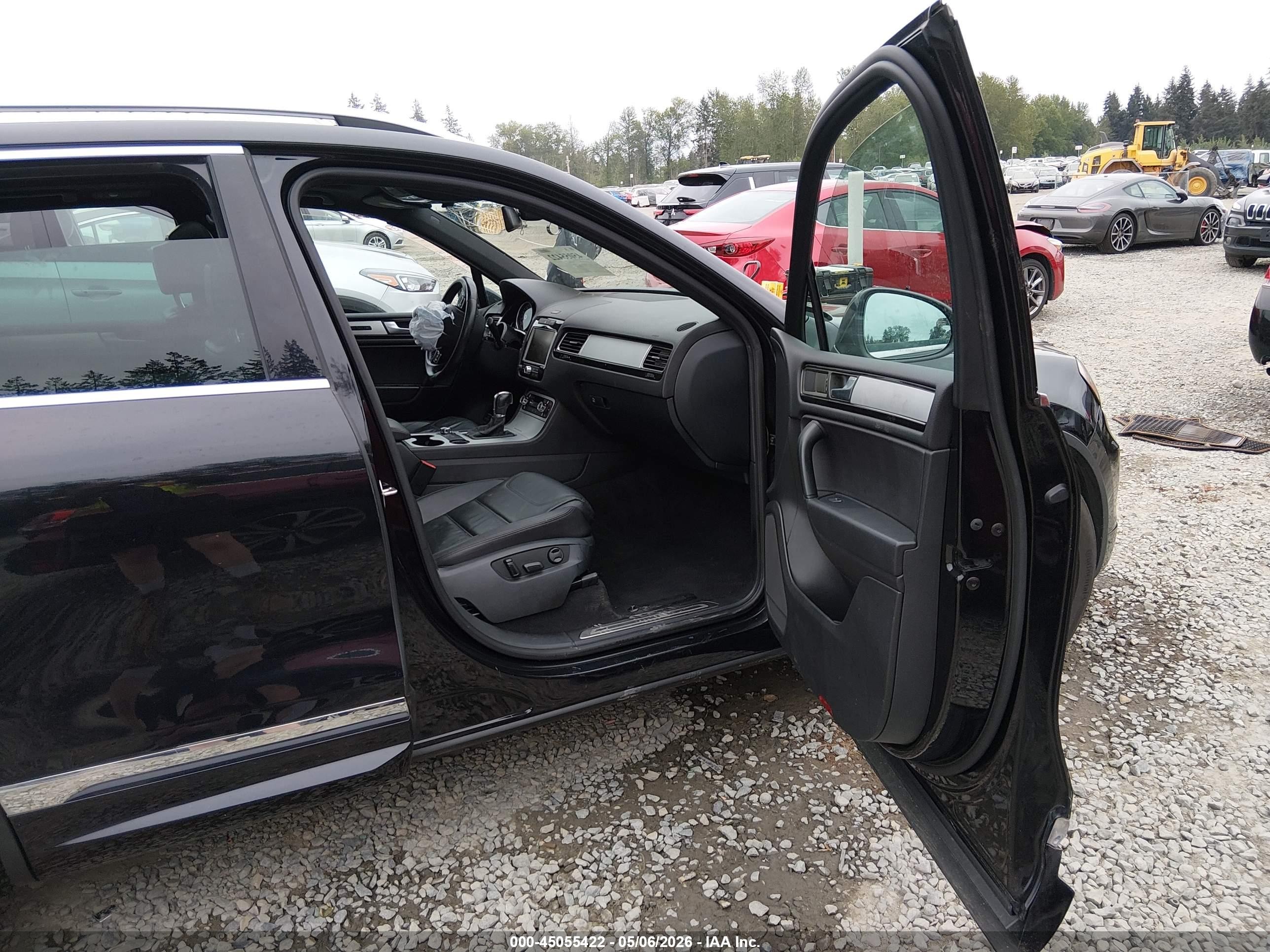 2014 Volkswagen Touareg 3.6l R-line Black vin: WVGDF9BP1ED002656