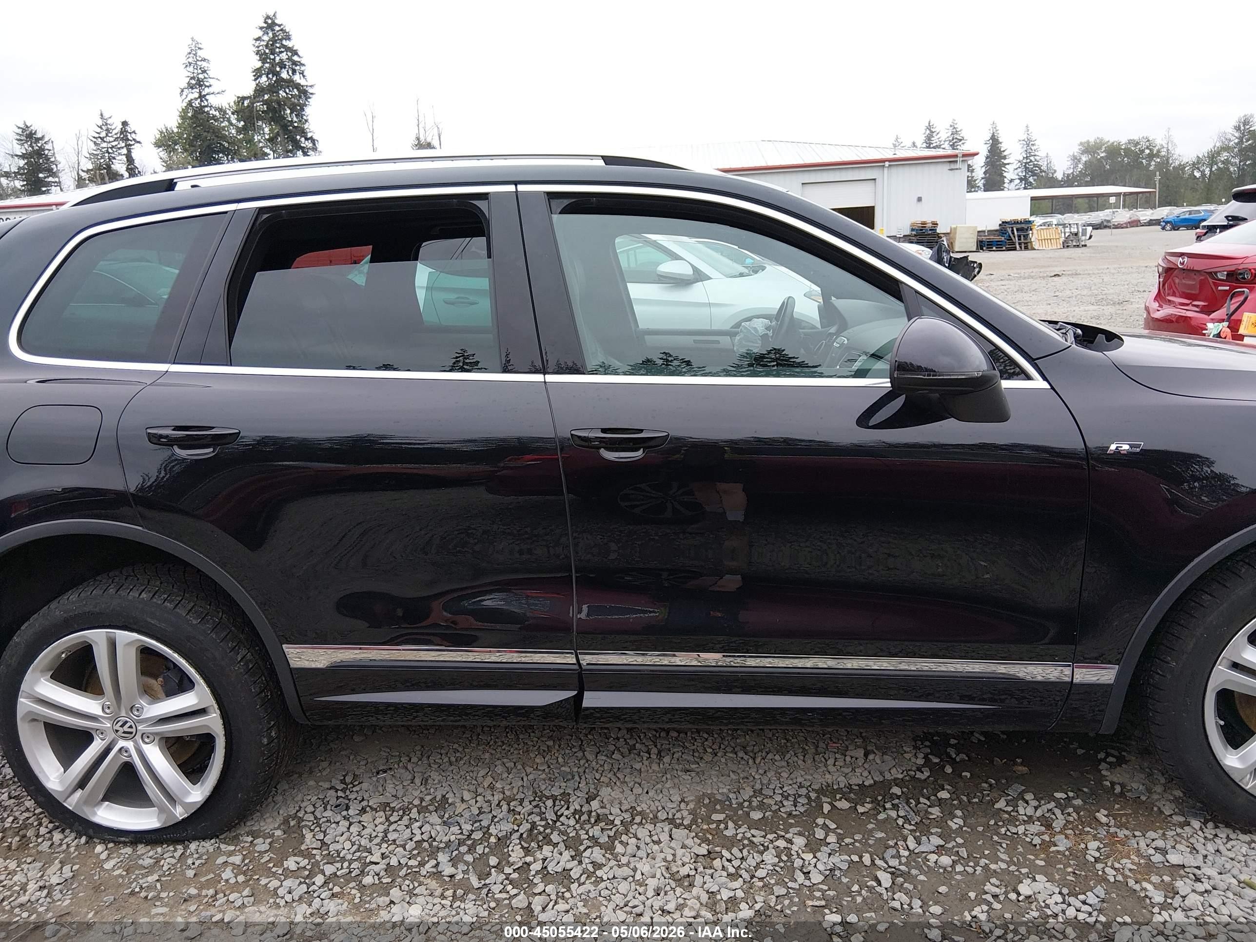 2014 Volkswagen Touareg 3.6l R-line Black vin: WVGDF9BP1ED002656