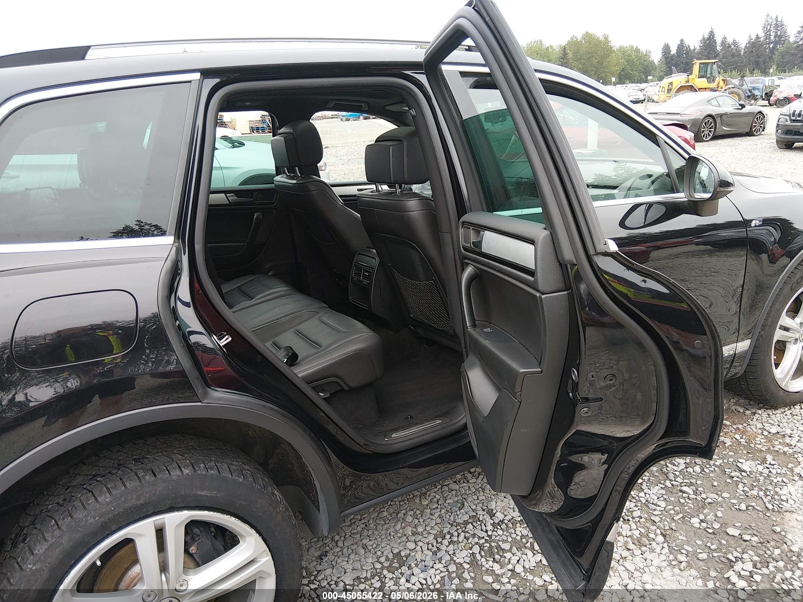 2014 Volkswagen Touareg 3.6l R-line Black vin: WVGDF9BP1ED002656