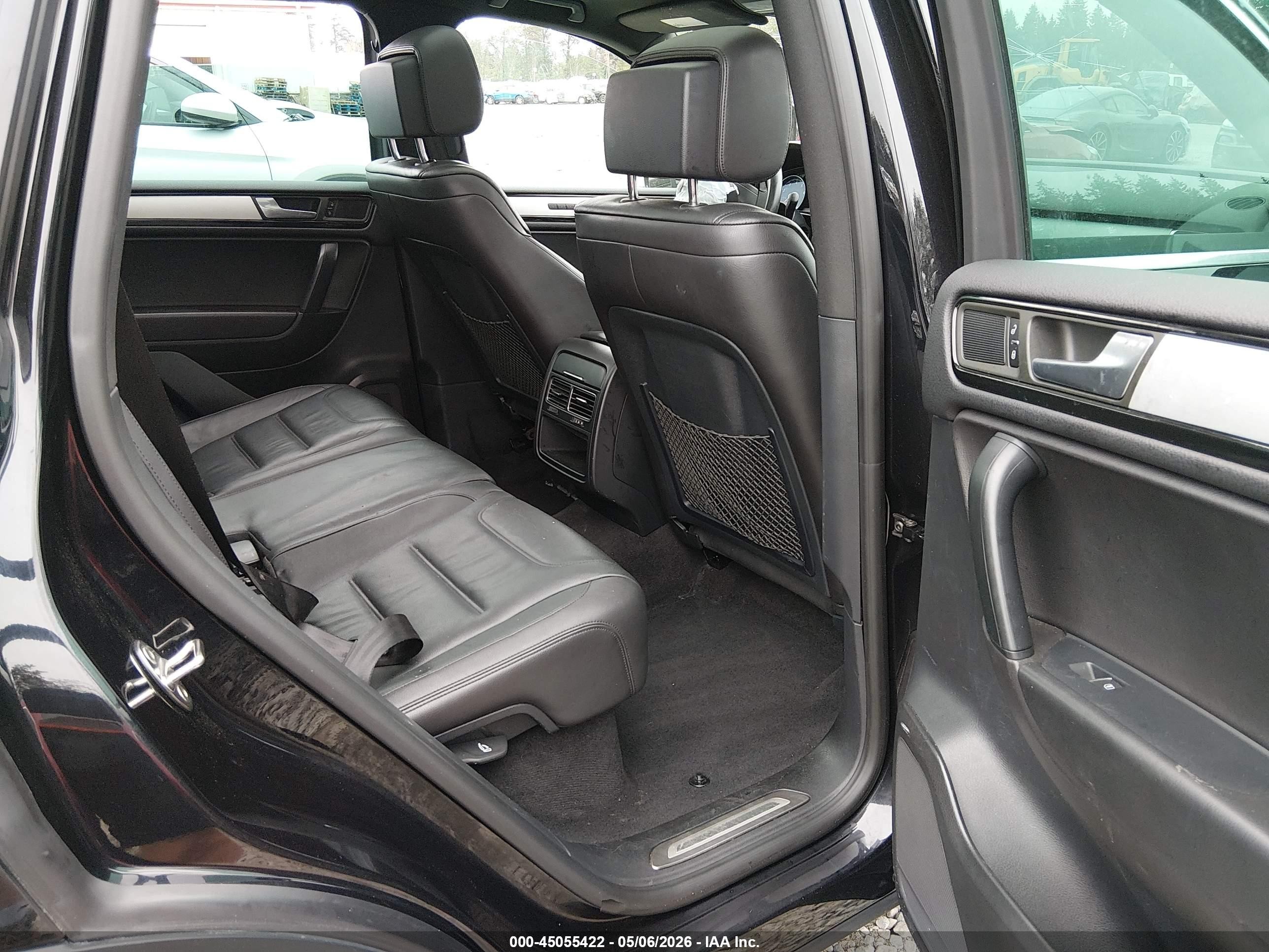 2014 Volkswagen Touareg 3.6l R-line Black vin: WVGDF9BP1ED002656