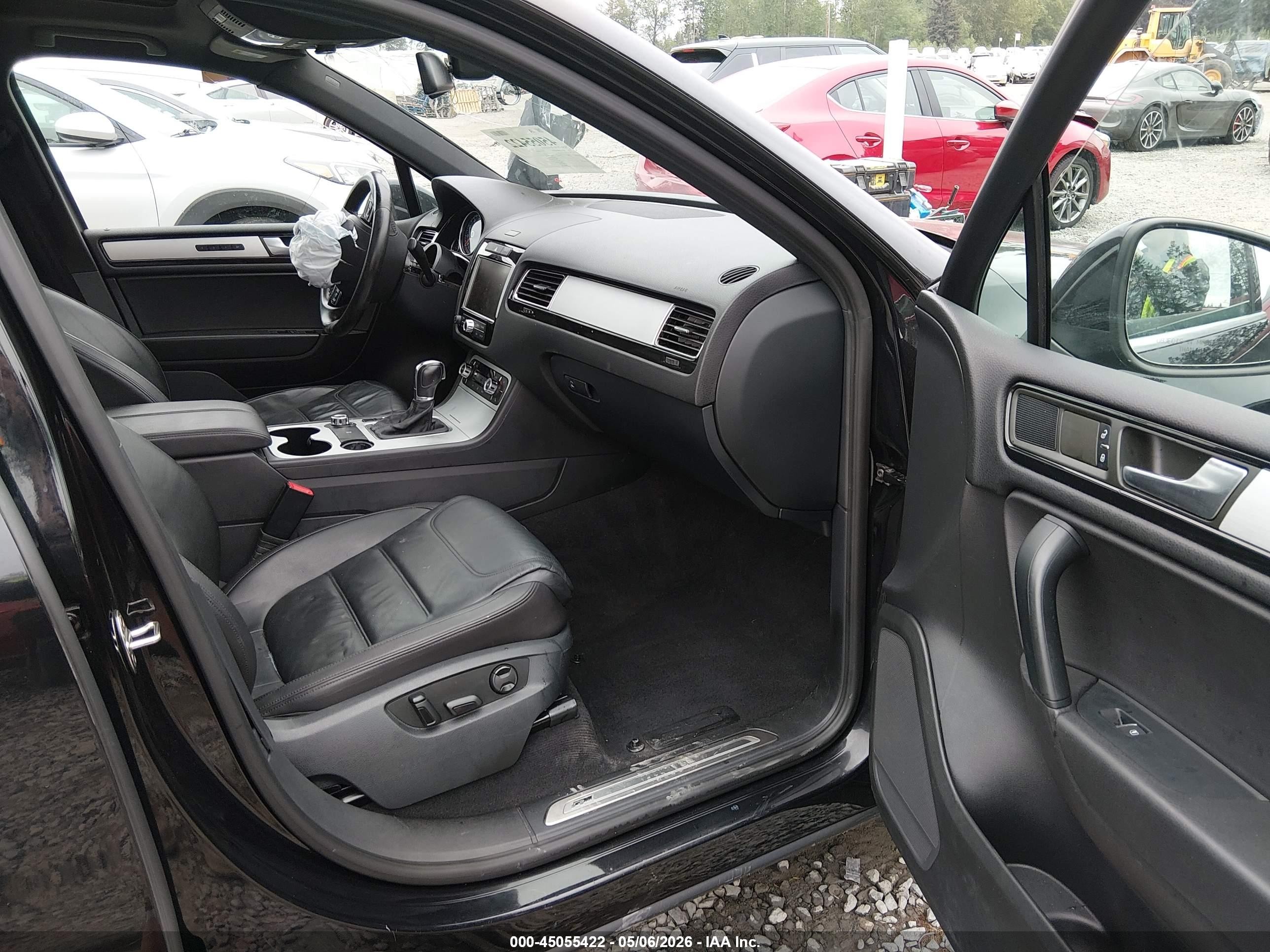 2014 Volkswagen Touareg 3.6l R-line Black vin: WVGDF9BP1ED002656